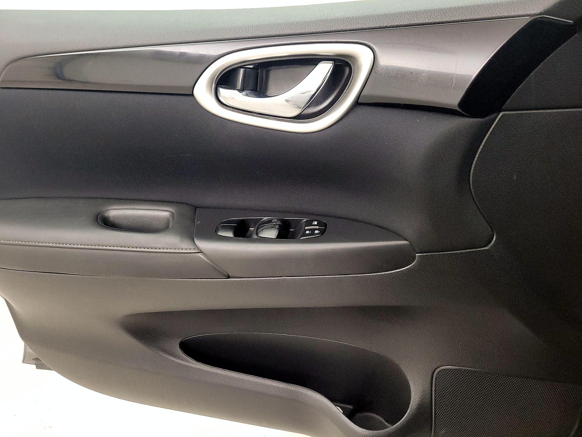 Thumbnail: 2017 Nissan Sentra - 12