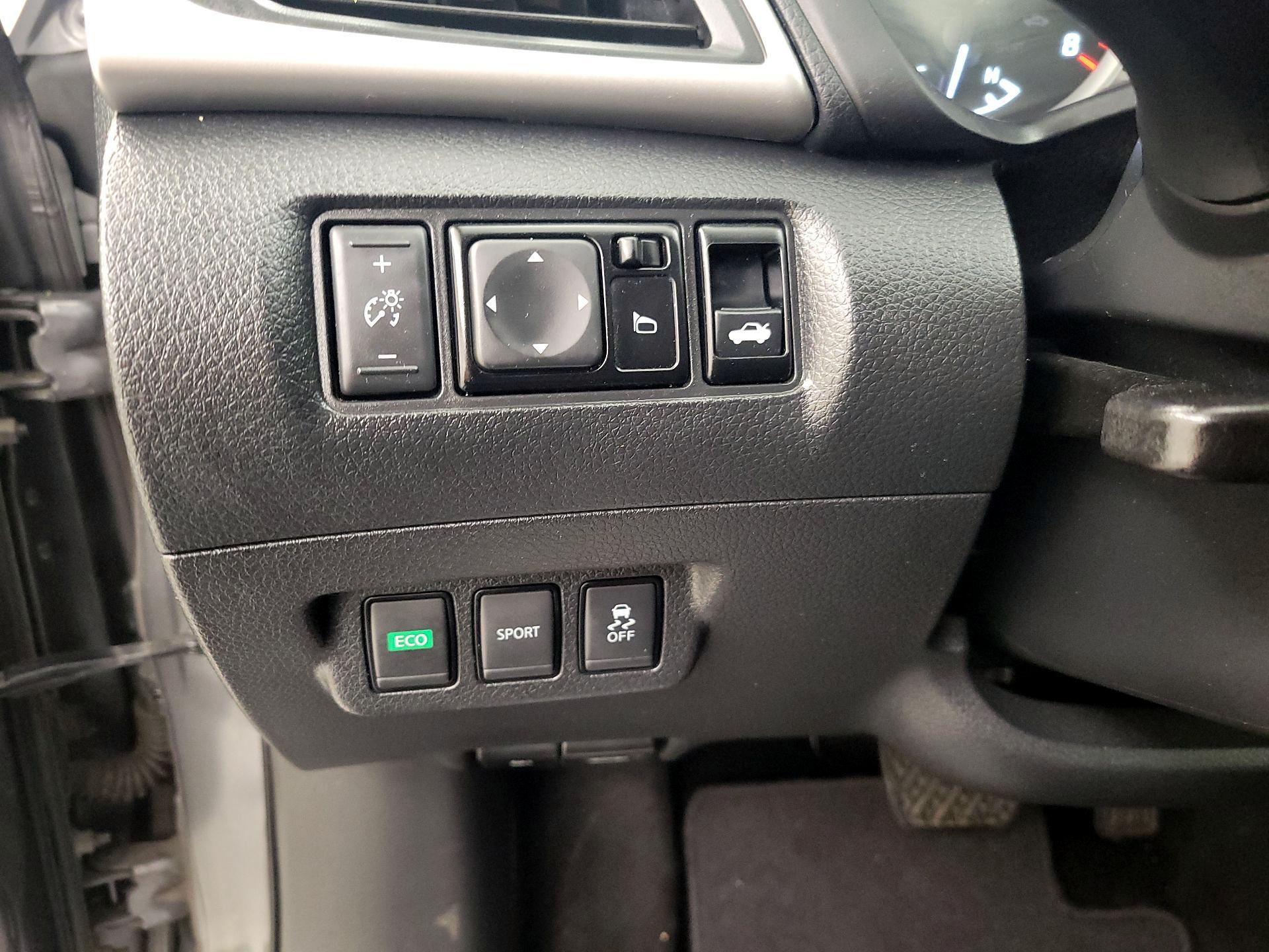 Thumbnail: 2017 Nissan Sentra - 13