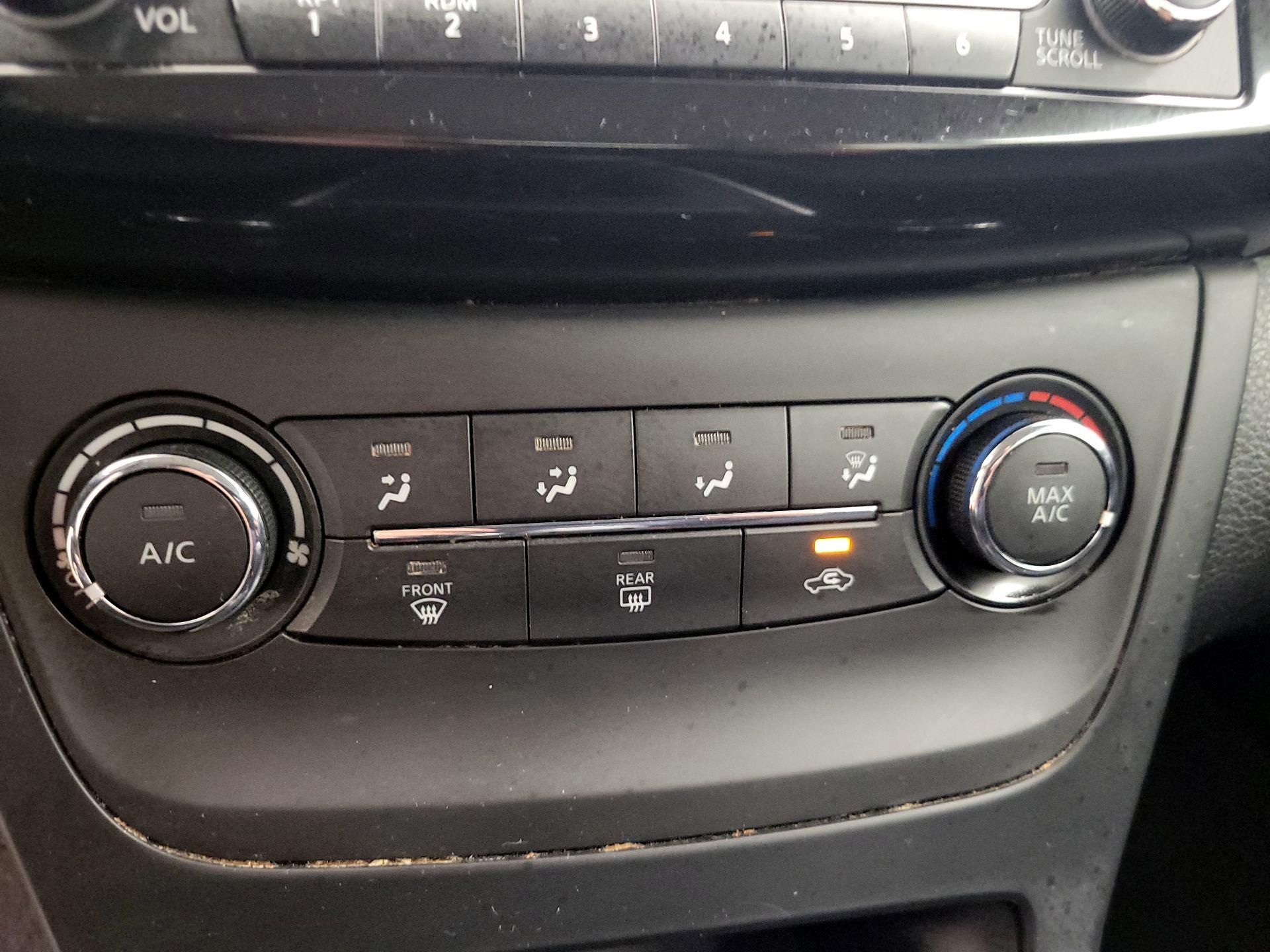 Thumbnail: 2017 Nissan Sentra - 16