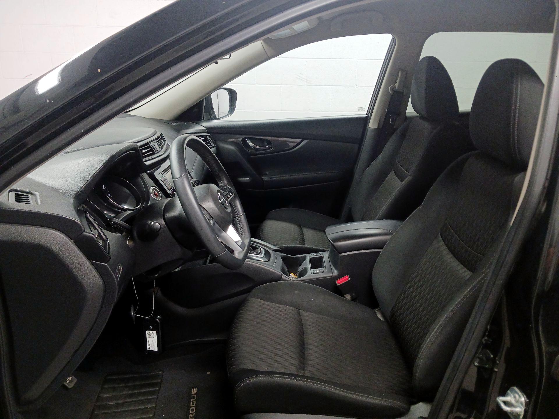 Thumbnail: 2017 Nissan Rogue - 11