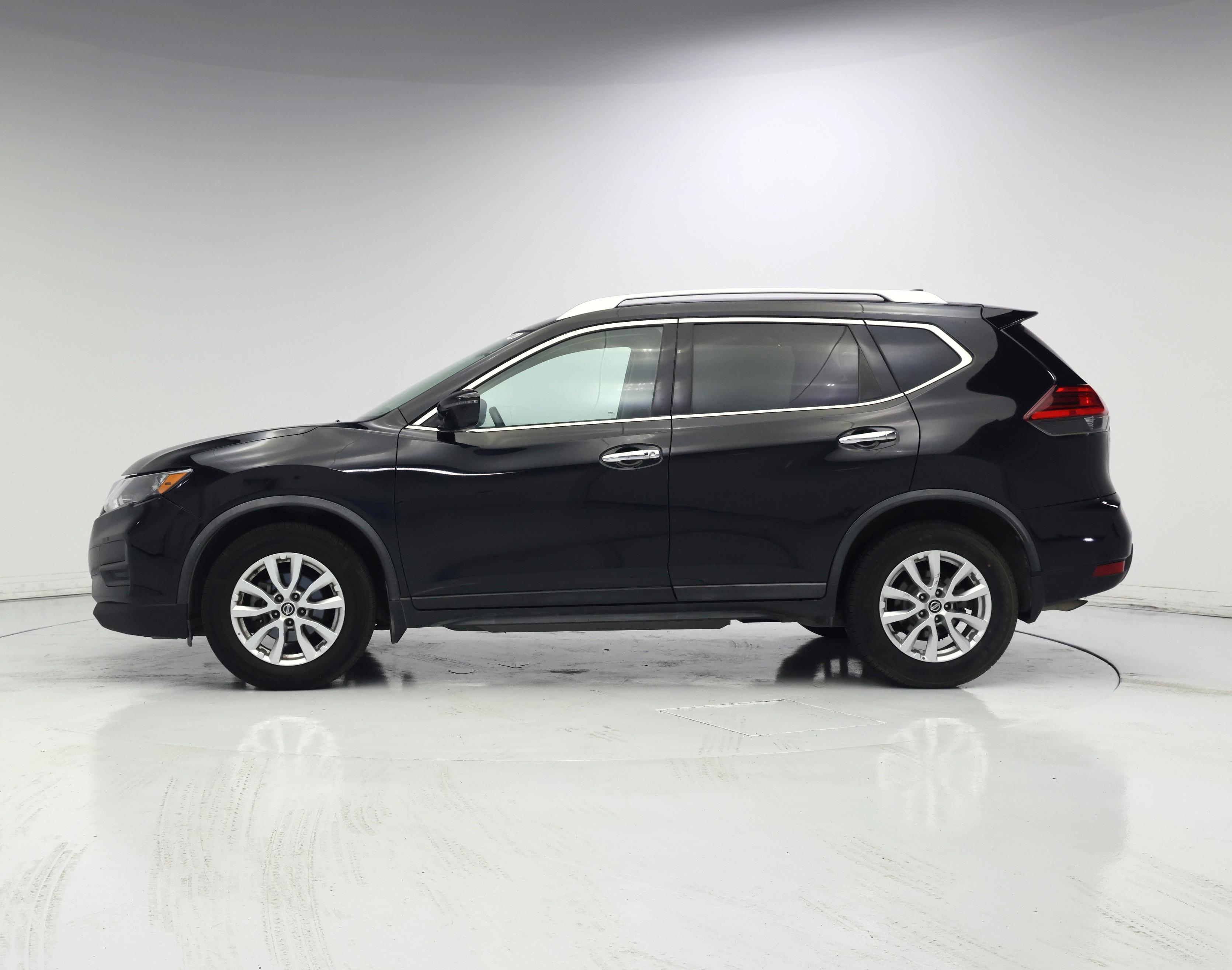 Thumbnail: 2017 Nissan Rogue - 3