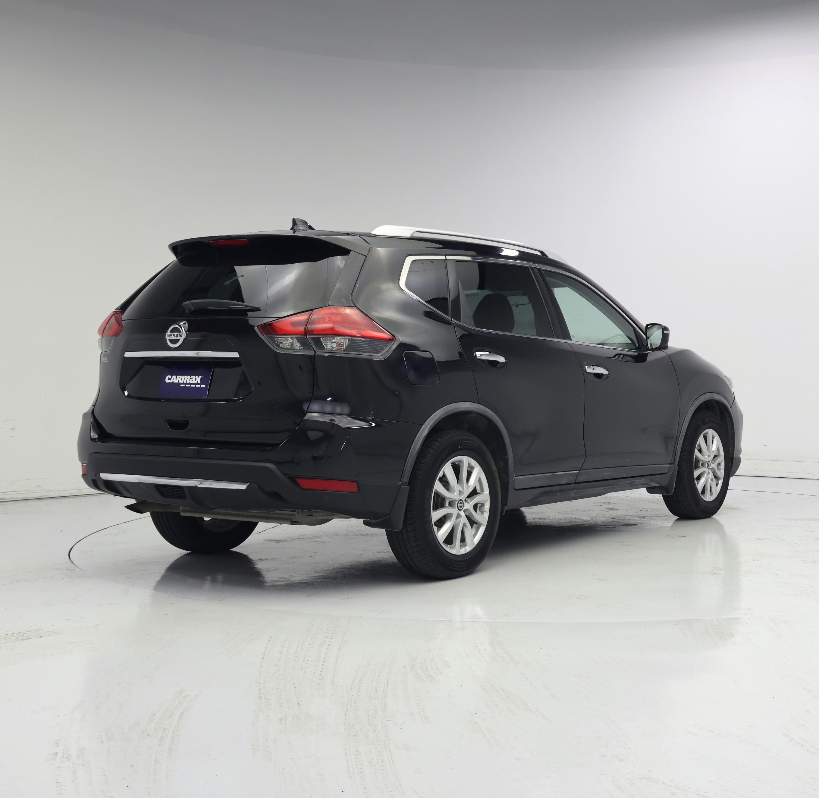 Thumbnail: 2017 Nissan Rogue - 8