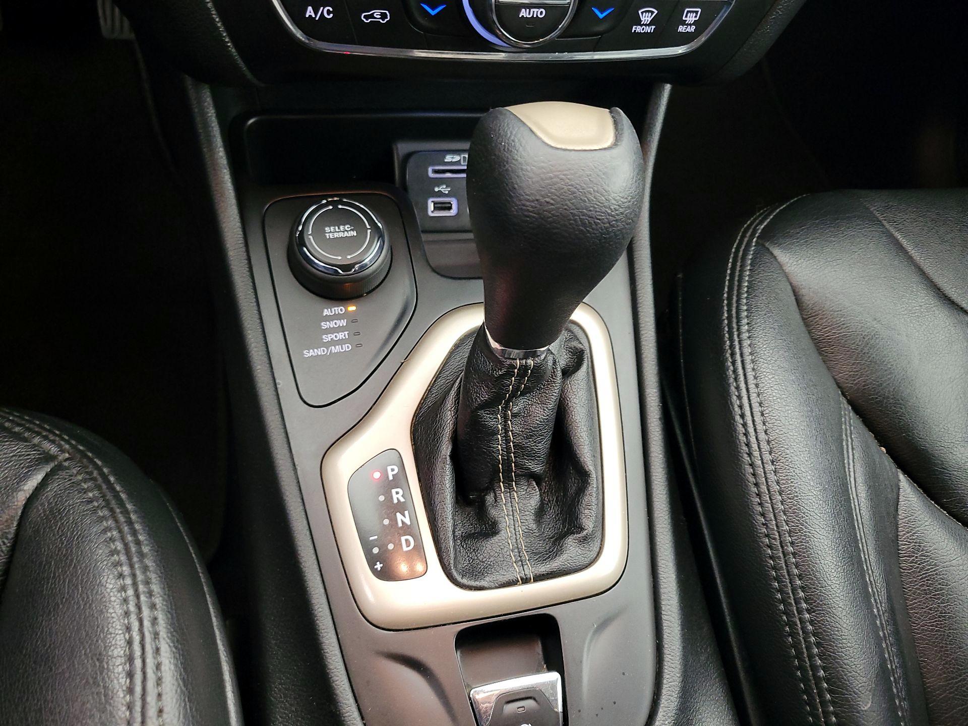 Thumbnail: 2015 Jeep Cherokee - 17