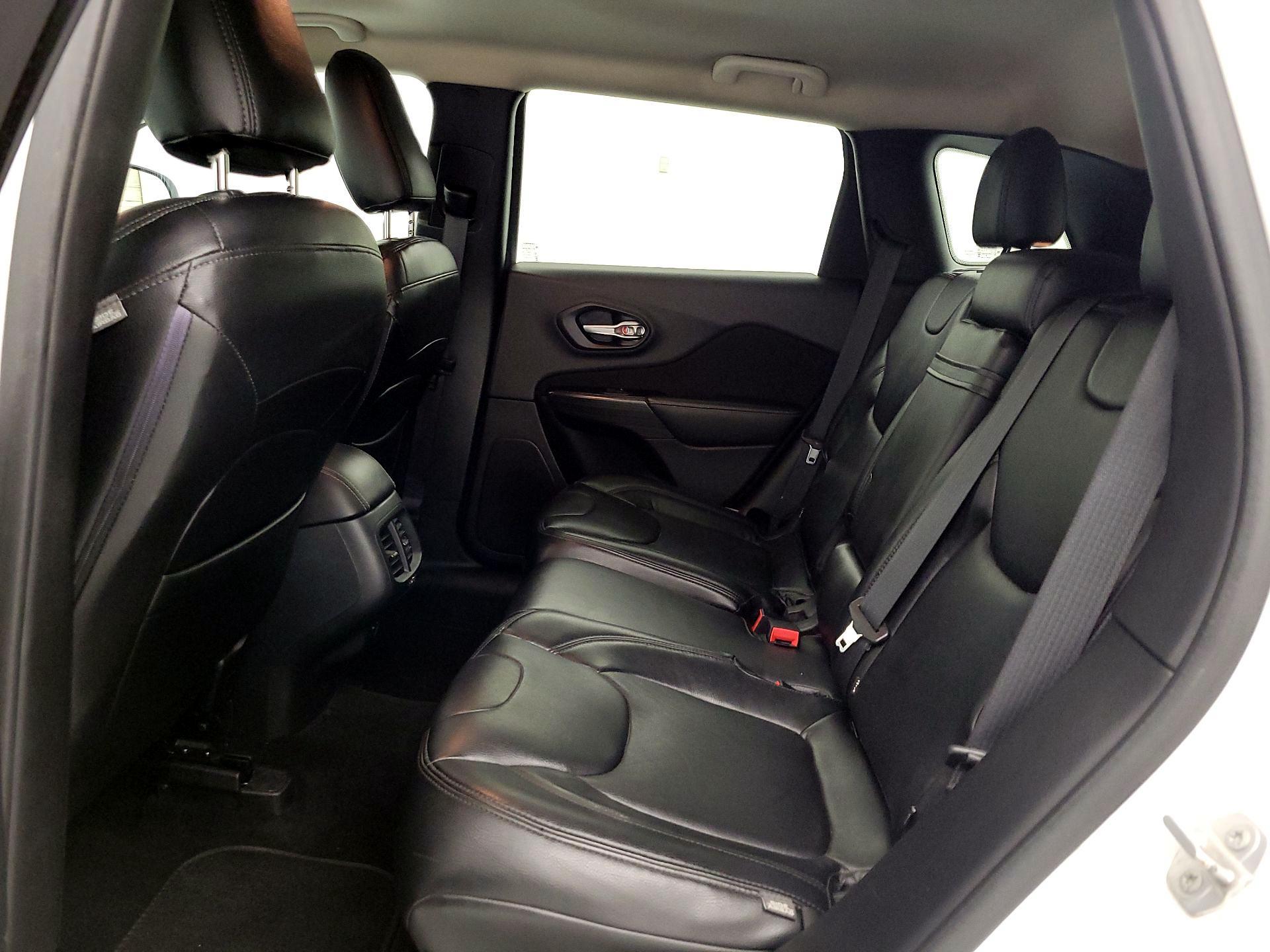 Thumbnail: 2015 Jeep Cherokee - 19