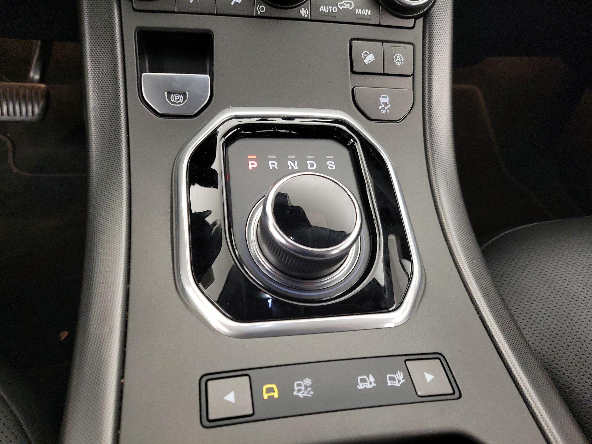 Thumbnail: 2019 Land Rover Range Rover Evoque - 17