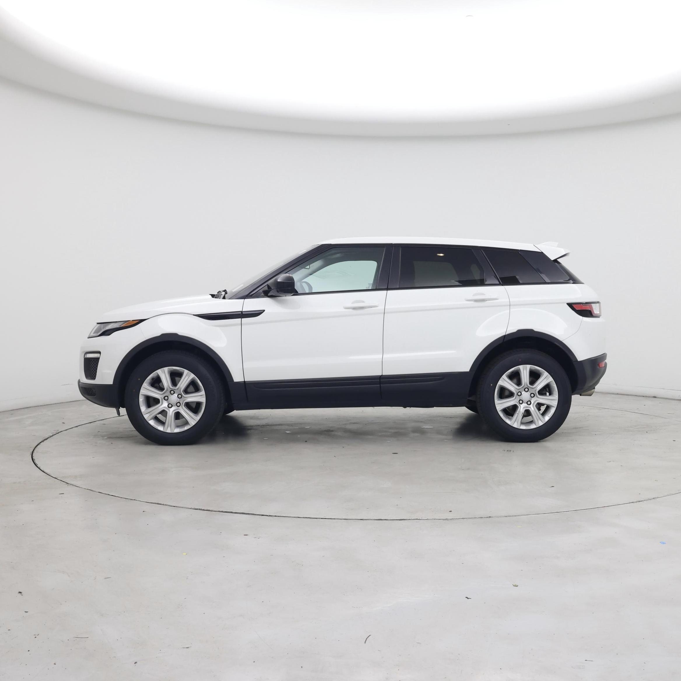 Thumbnail: 2019 Land Rover Range Rover Evoque - 3