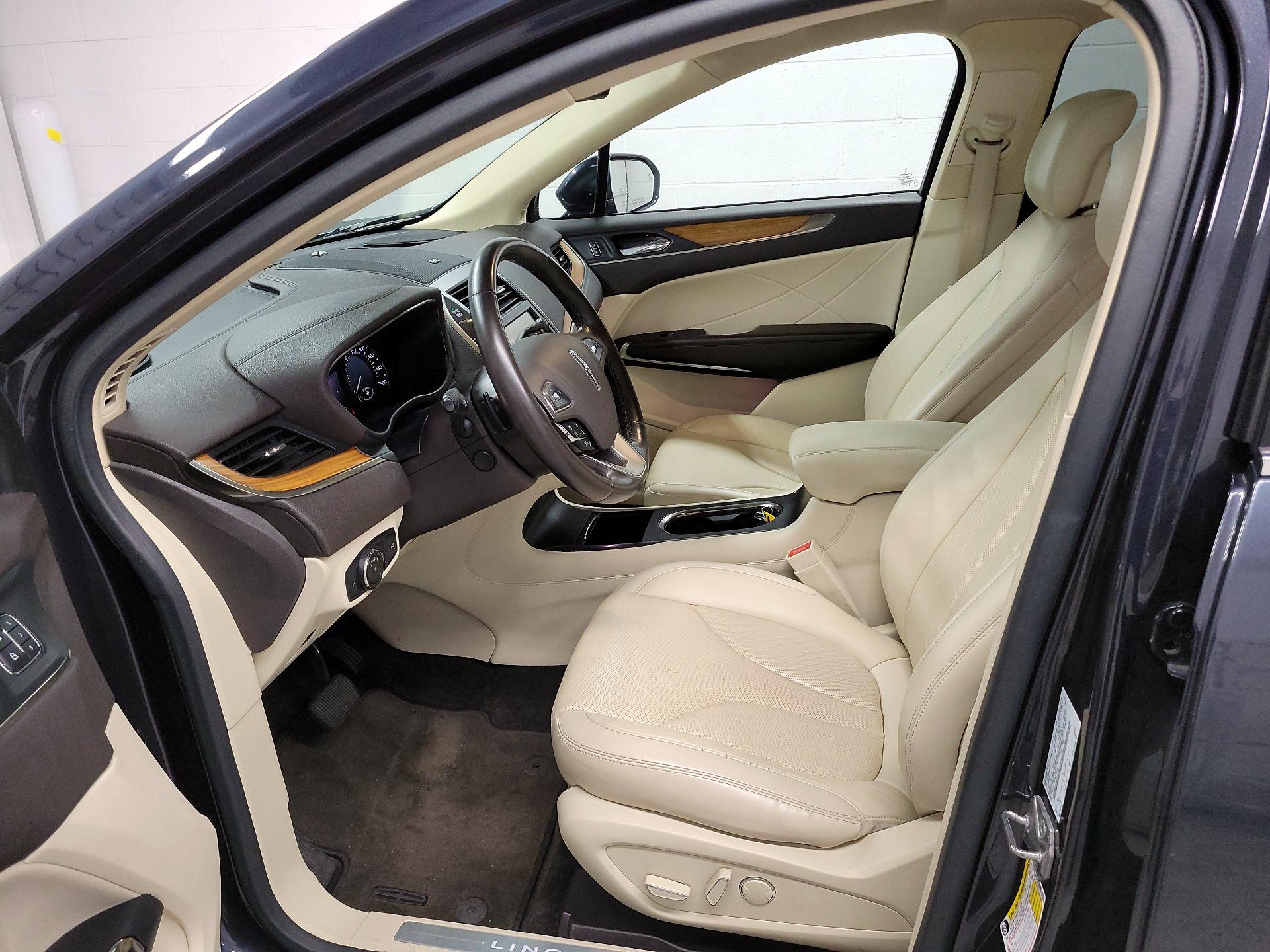 Thumbnail: 2015 Lincoln MKC - 11