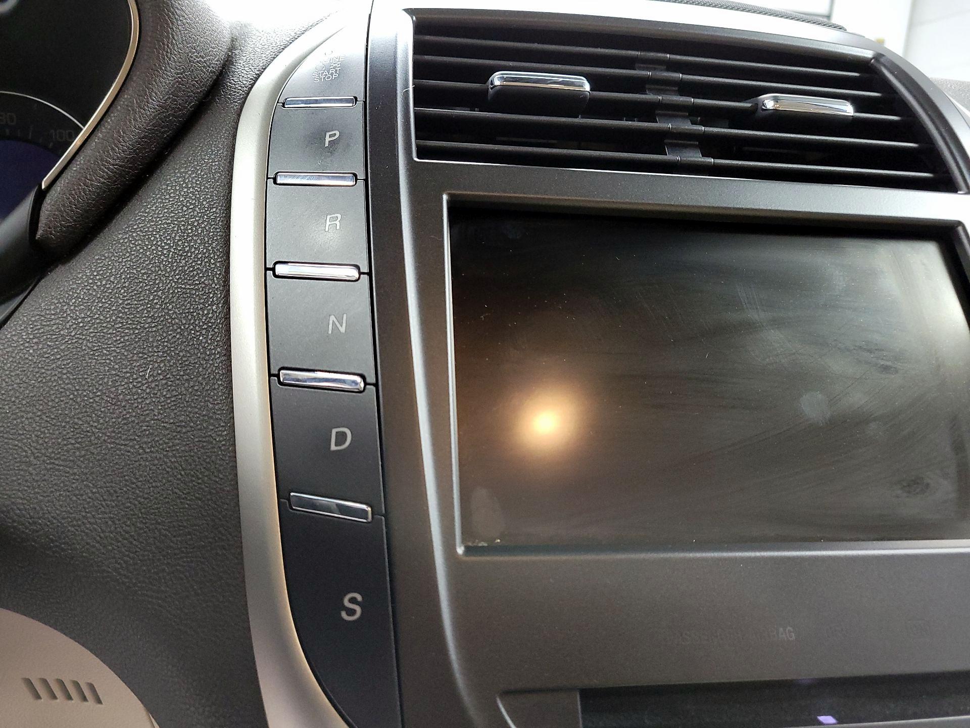 Thumbnail: 2015 Lincoln MKC - 17