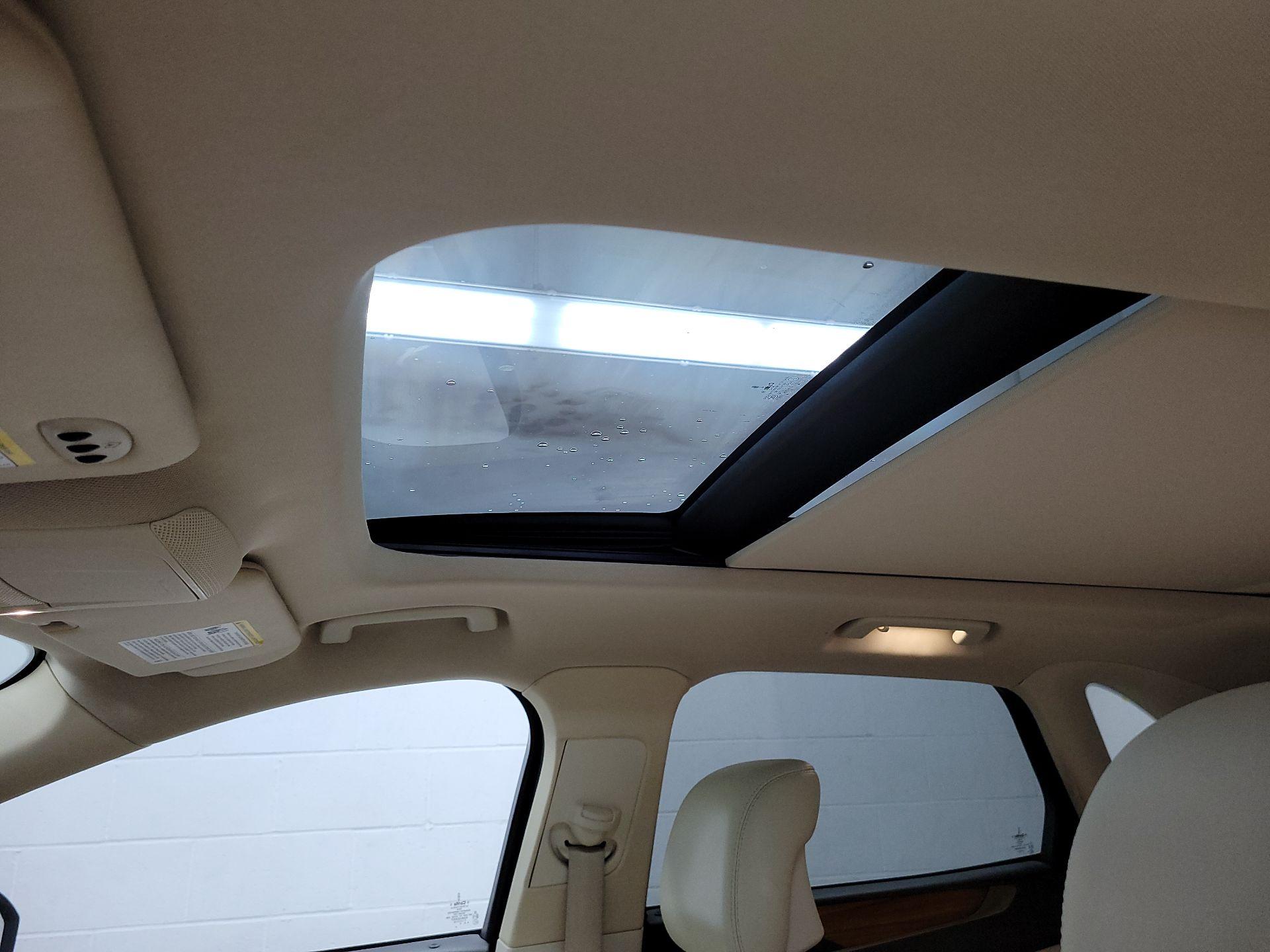 Thumbnail: 2015 Lincoln MKC - 19