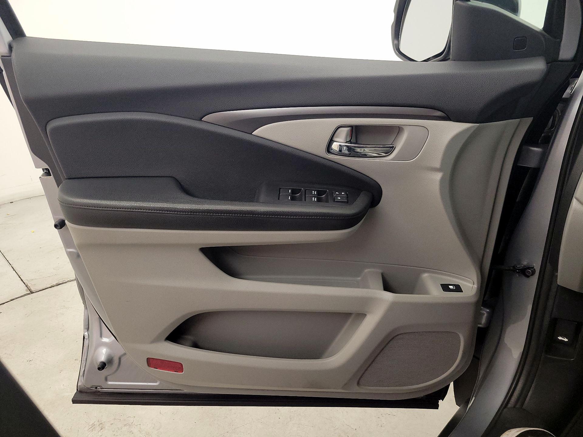 Thumbnail: 2019 Honda Pilot - 12