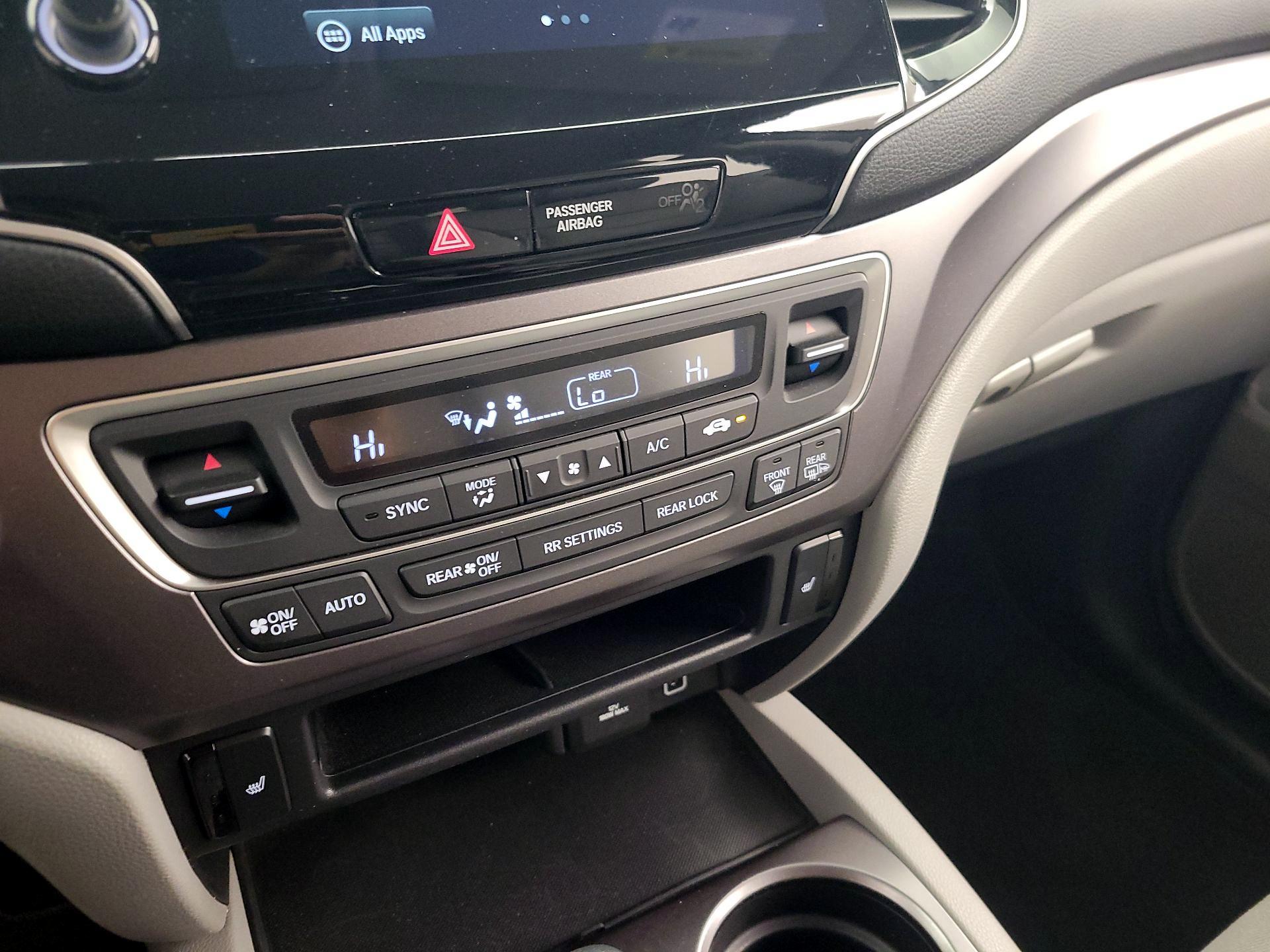 Thumbnail: 2019 Honda Pilot - 16