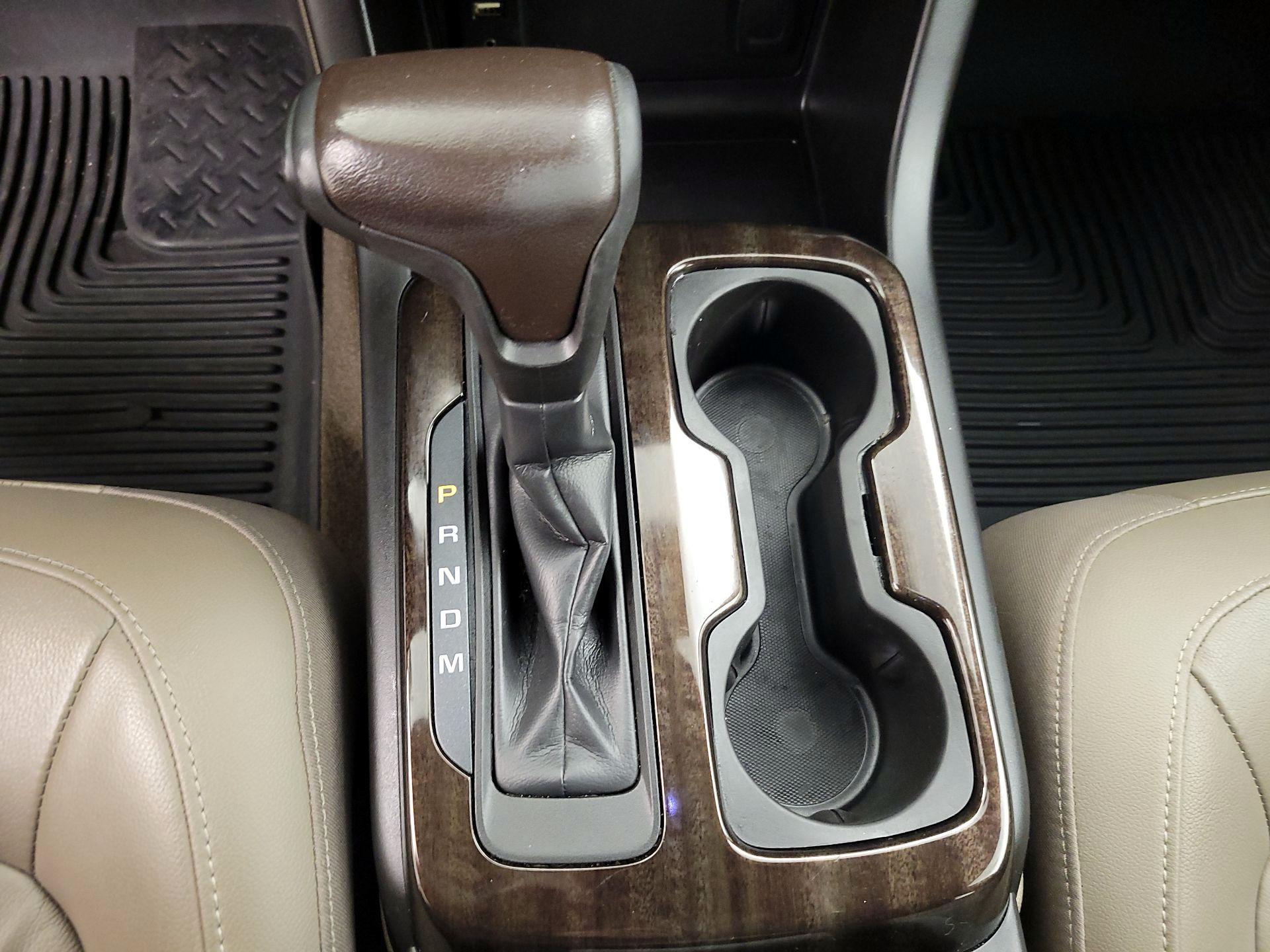 Thumbnail: 2015 GMC Canyon - 16