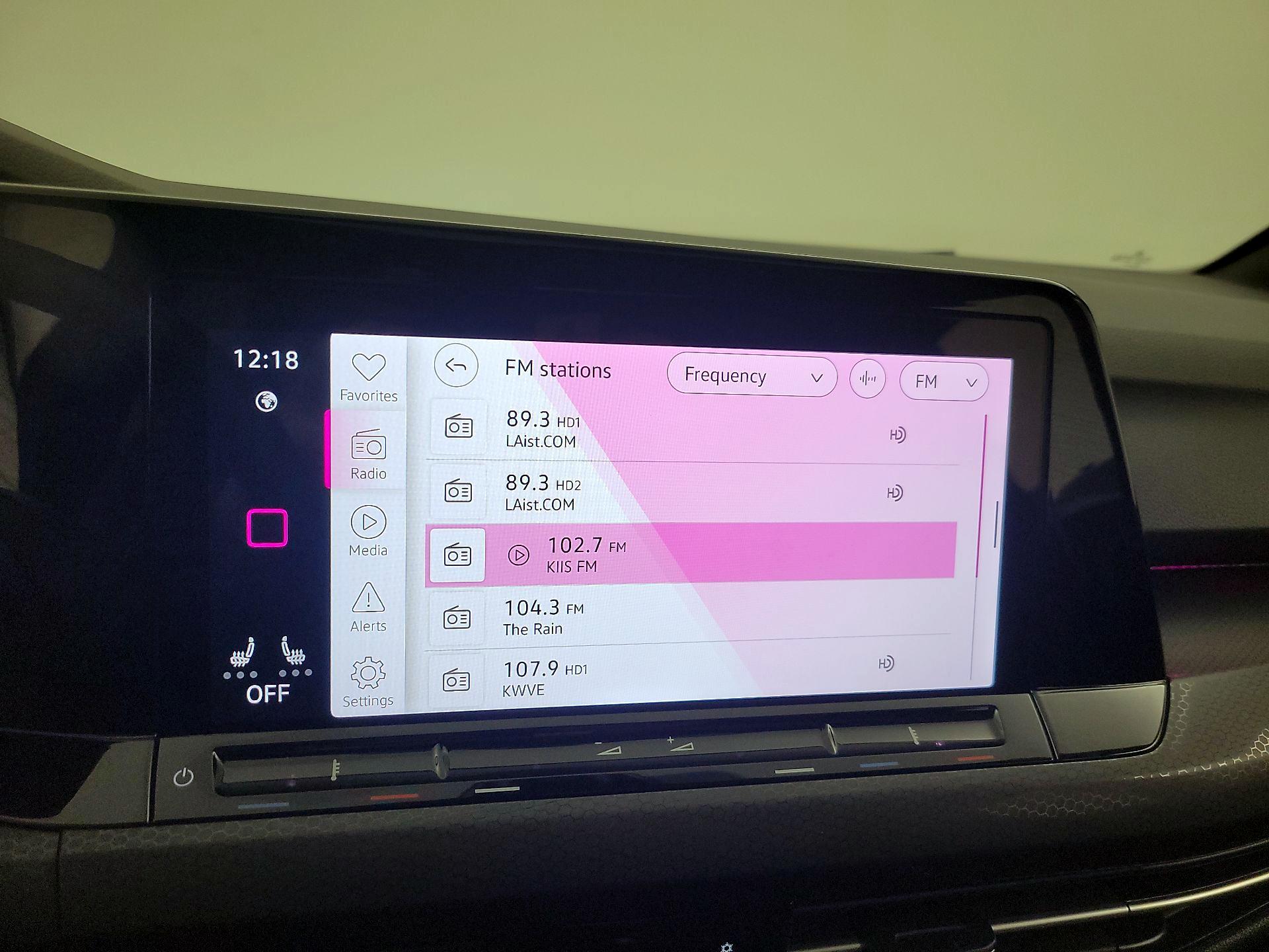 Thumbnail: 2023 Volkswagen Golf - 15