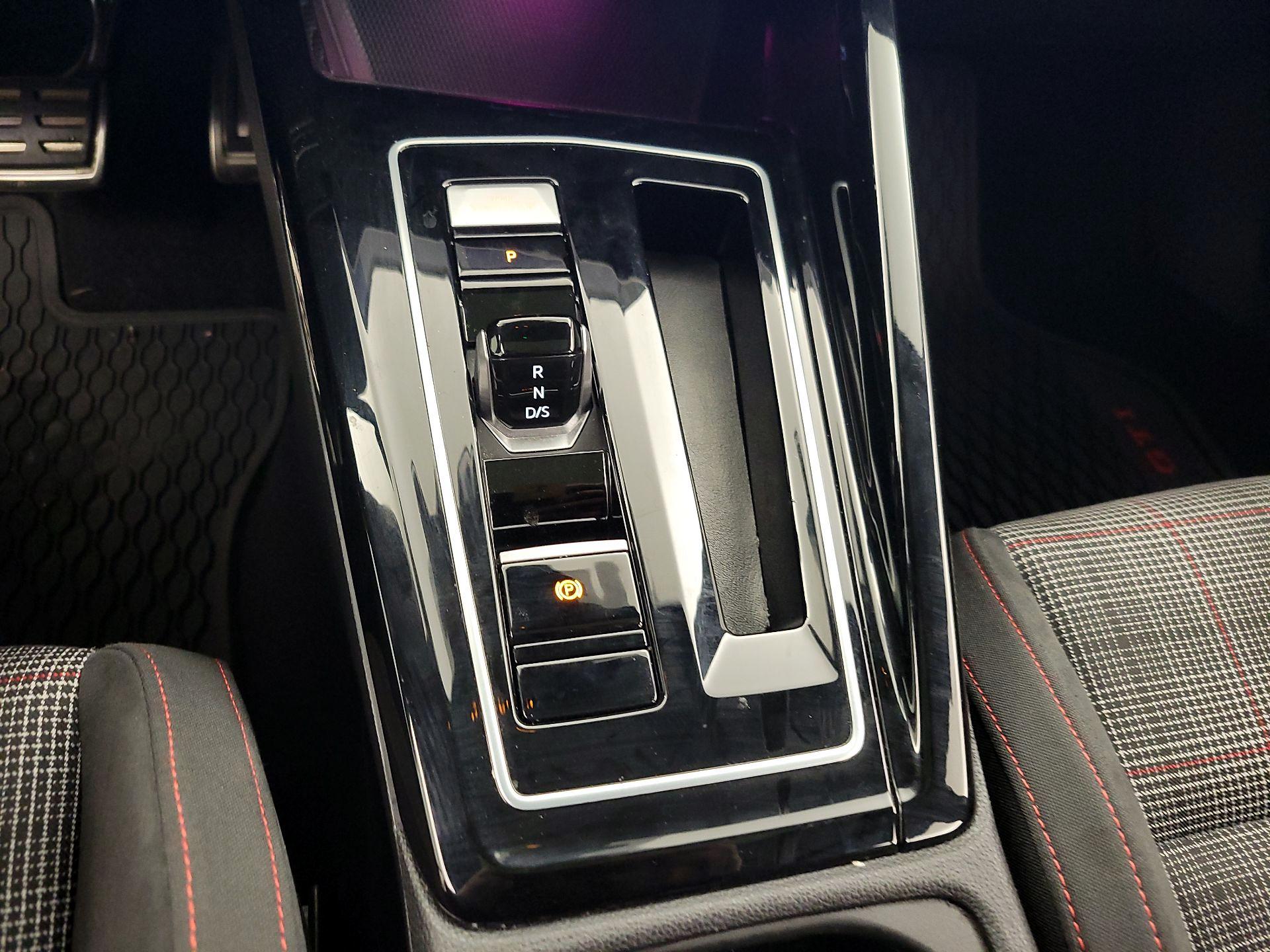 Thumbnail: 2023 Volkswagen Golf - 17