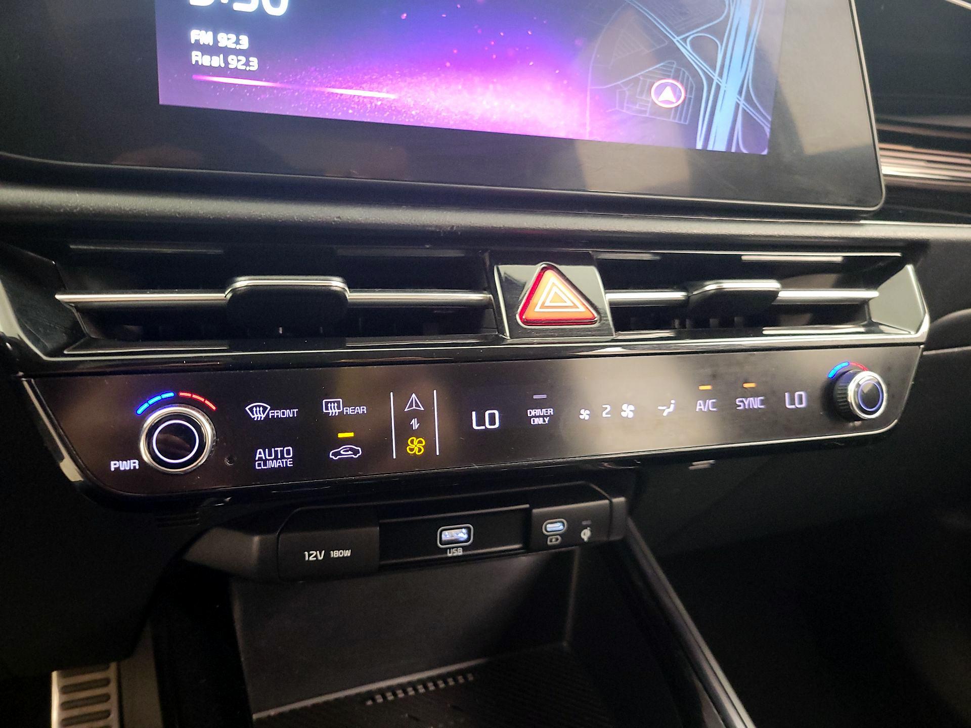 Thumbnail: 2023 Kia Niro - 16