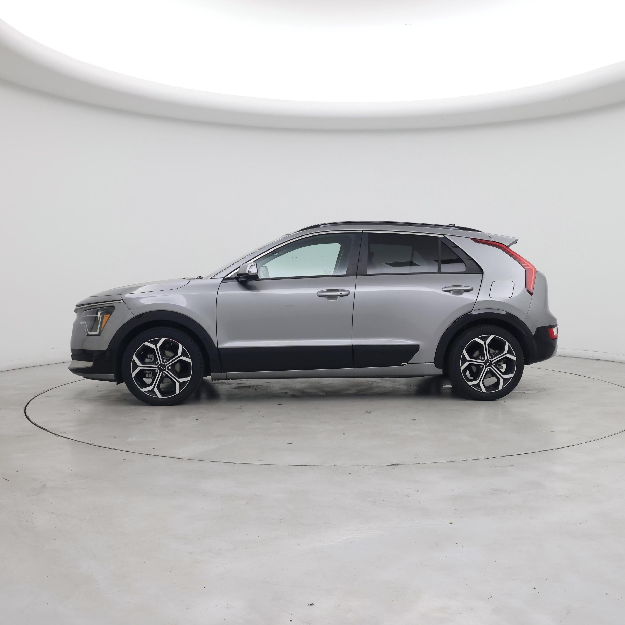 Thumbnail: 2023 Kia Niro - 3