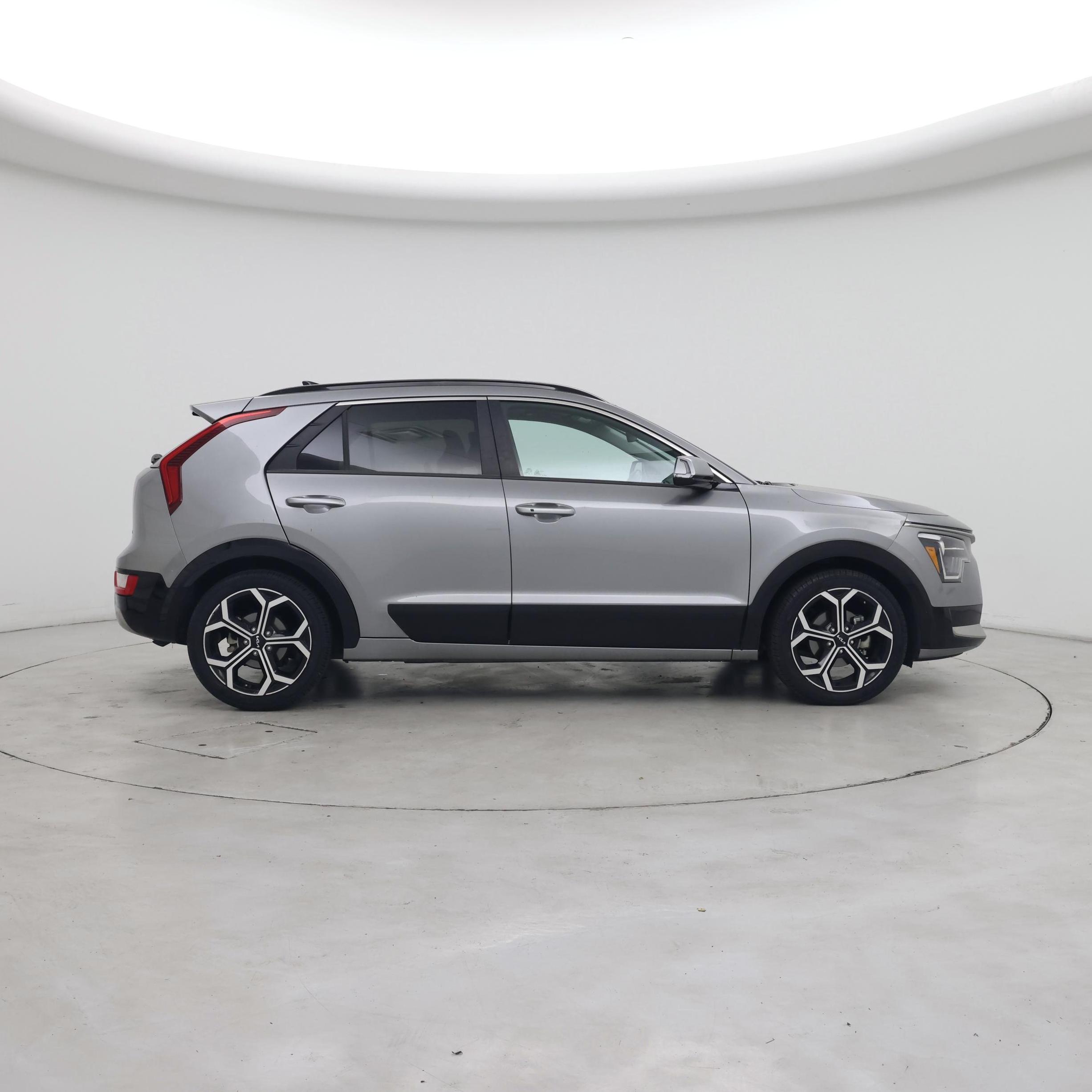 Thumbnail: 2023 Kia Niro - 7