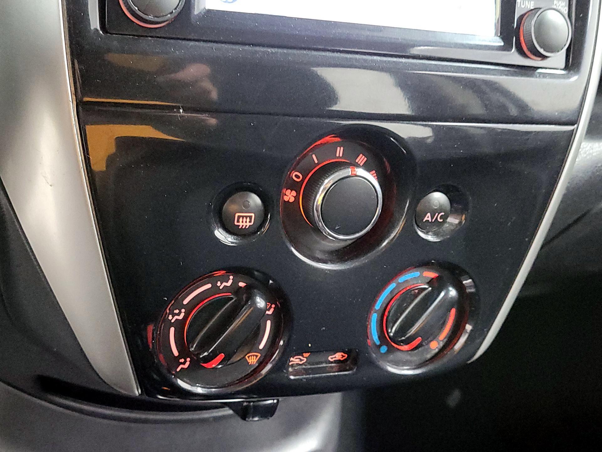 Thumbnail: 2016 Nissan Versa Note - 14