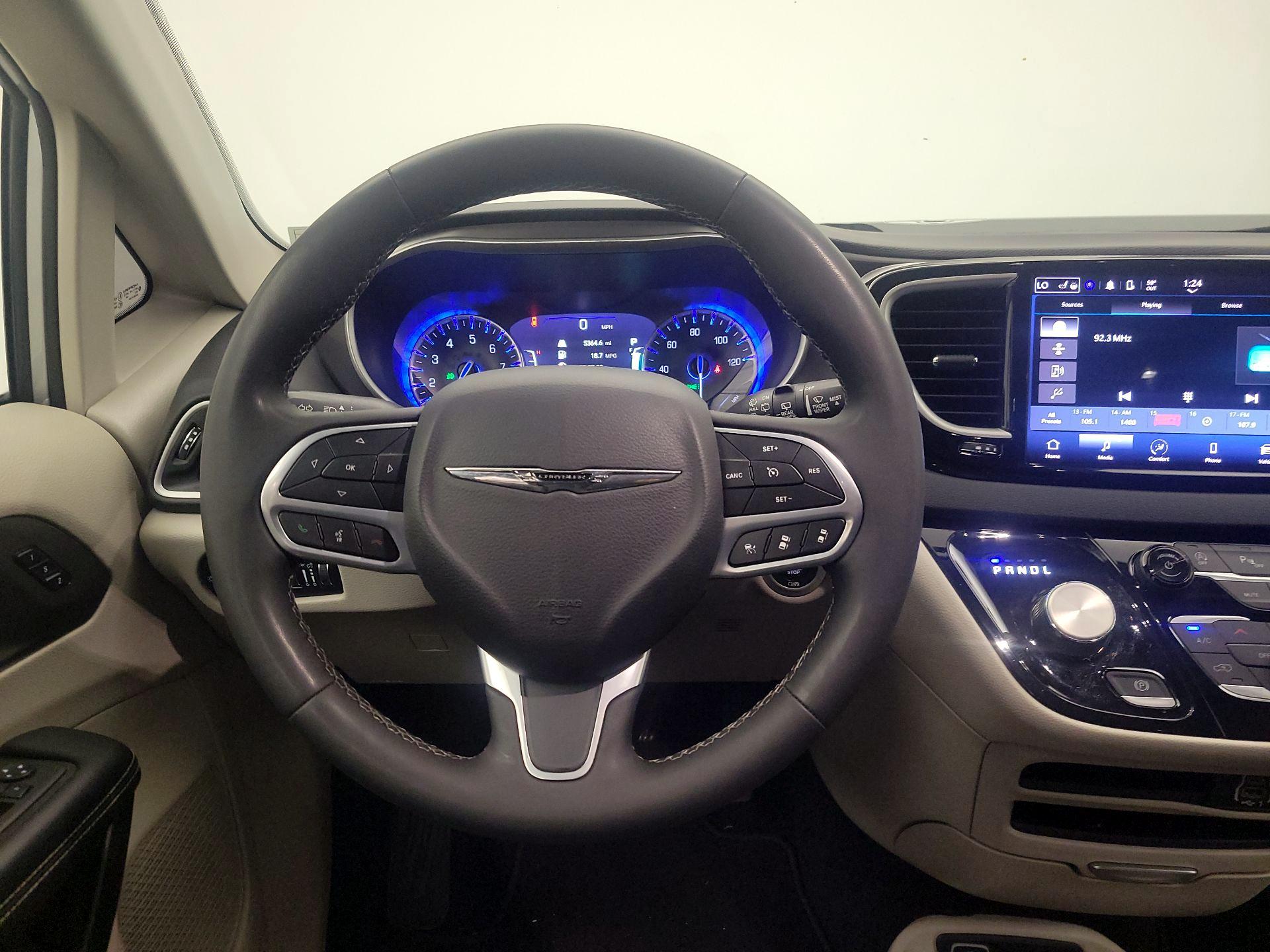 Thumbnail: 2023 Chrysler Pacifica - 10