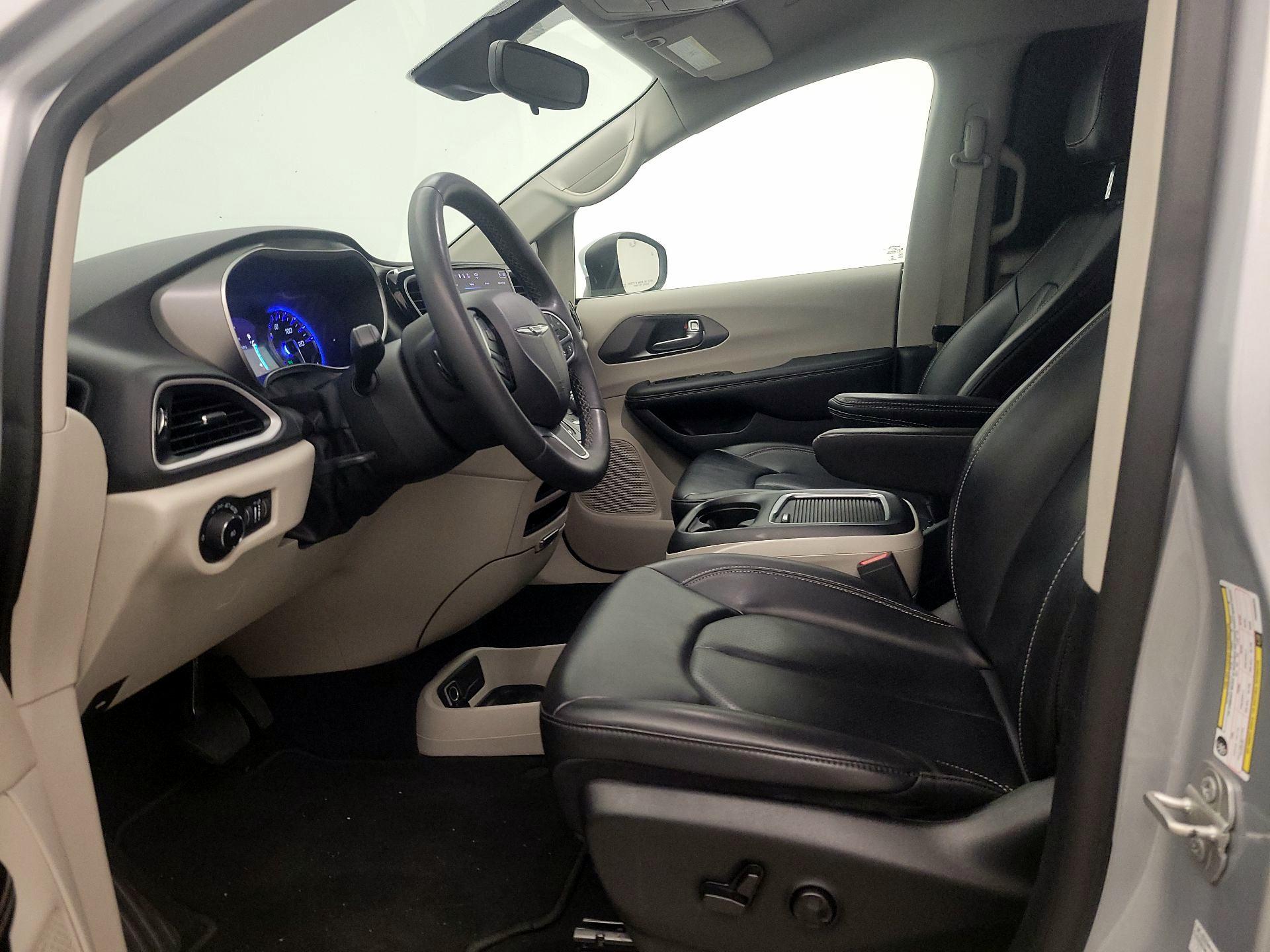 Thumbnail: 2023 Chrysler Pacifica - 11