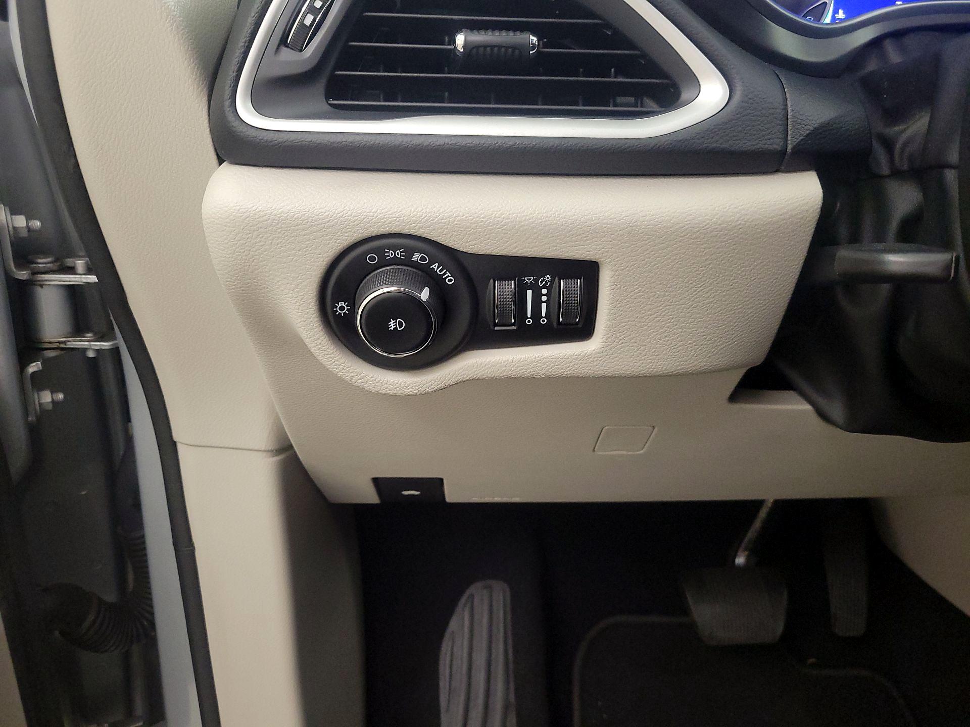 Thumbnail: 2023 Chrysler Pacifica - 13