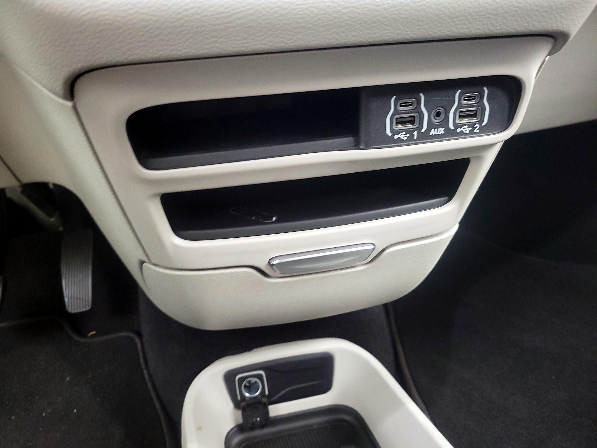 Thumbnail: 2023 Chrysler Pacifica - 18