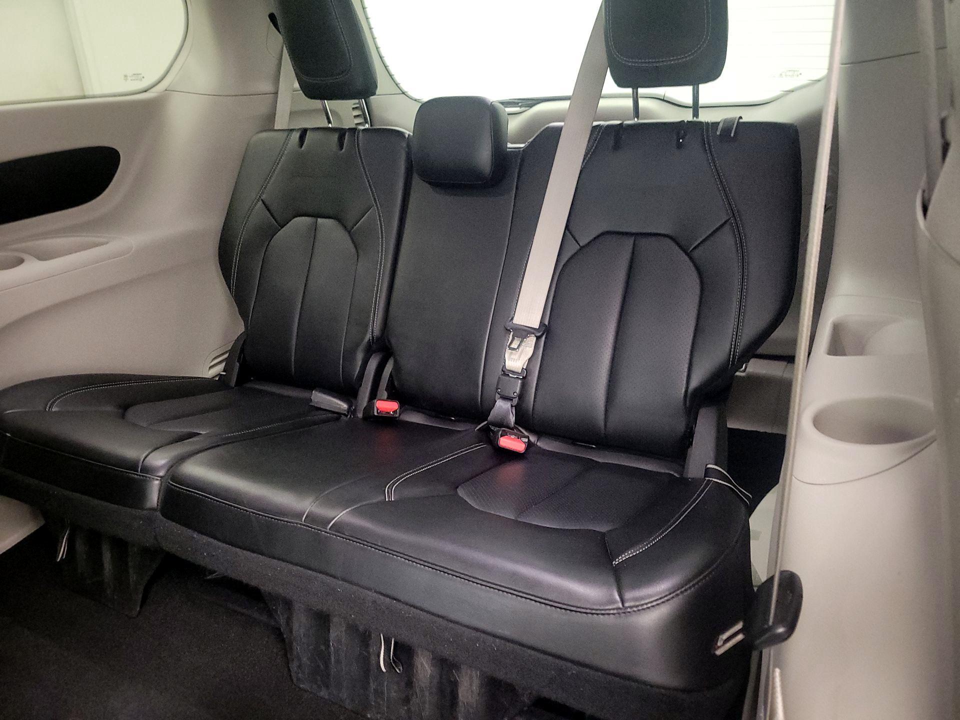 Thumbnail: 2023 Chrysler Pacifica - 20