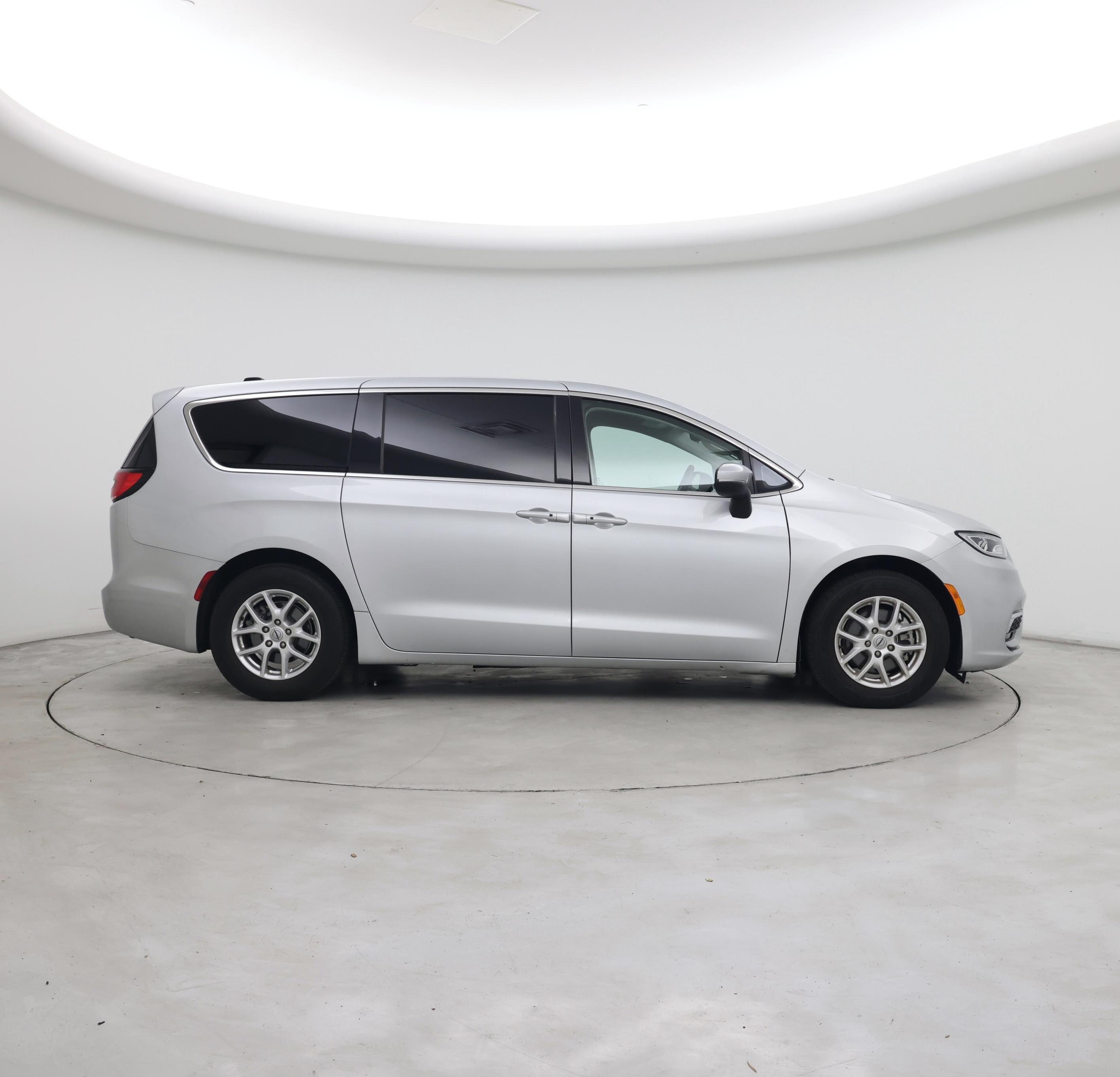 Thumbnail: 2023 Chrysler Pacifica - 7