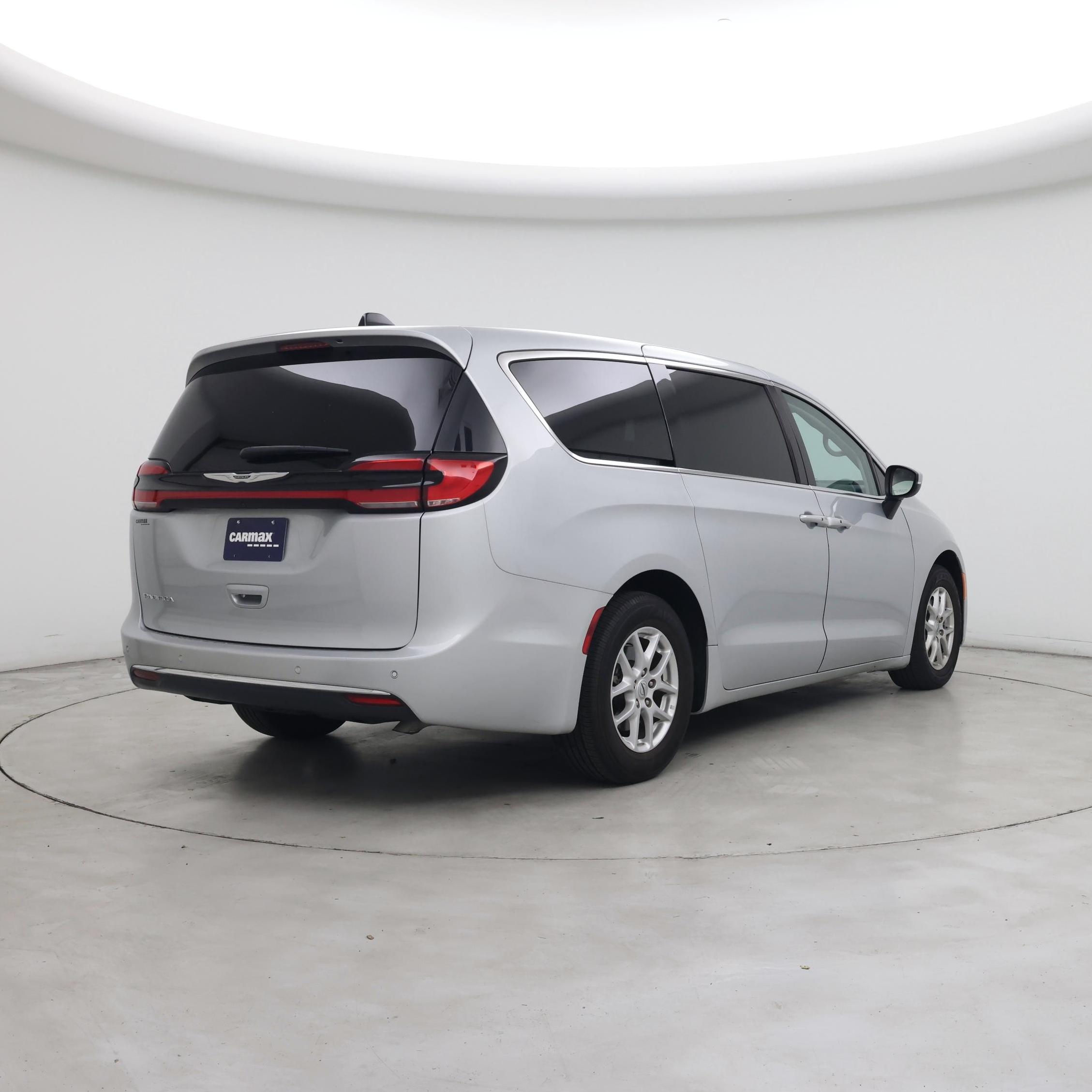 Thumbnail: 2023 Chrysler Pacifica - 8