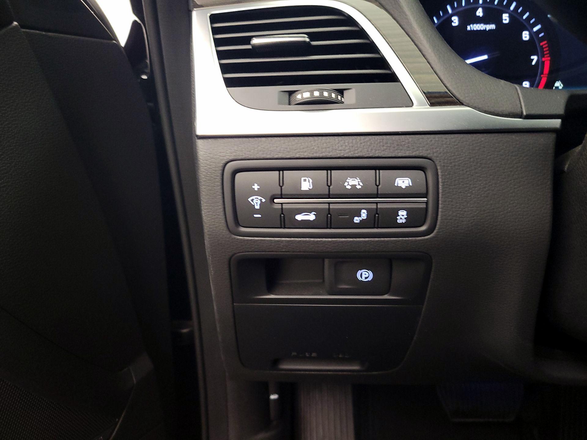 Thumbnail: 2018 Genesis G80 - 13