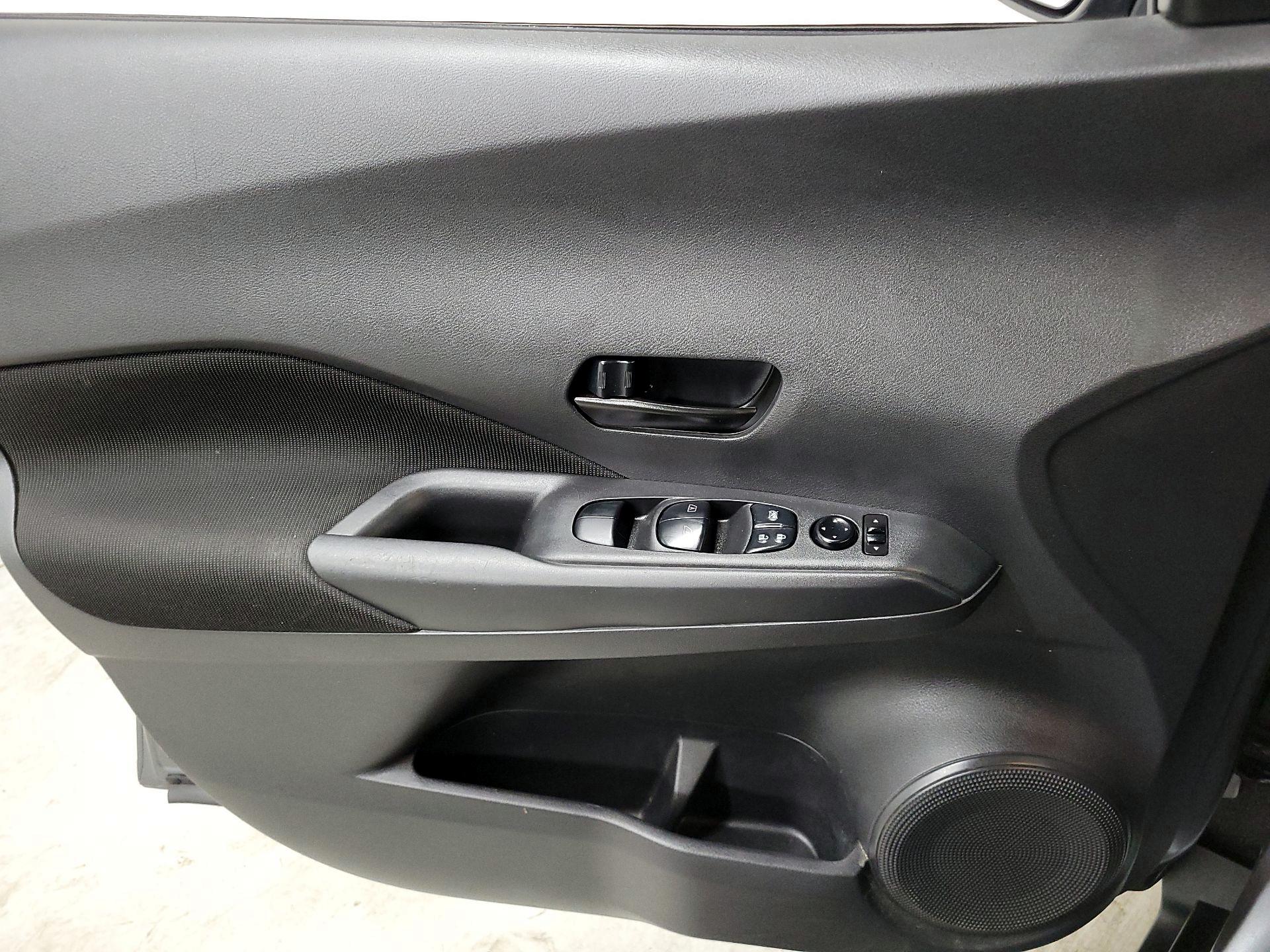 Thumbnail: 2021 Nissan Kicks - 12