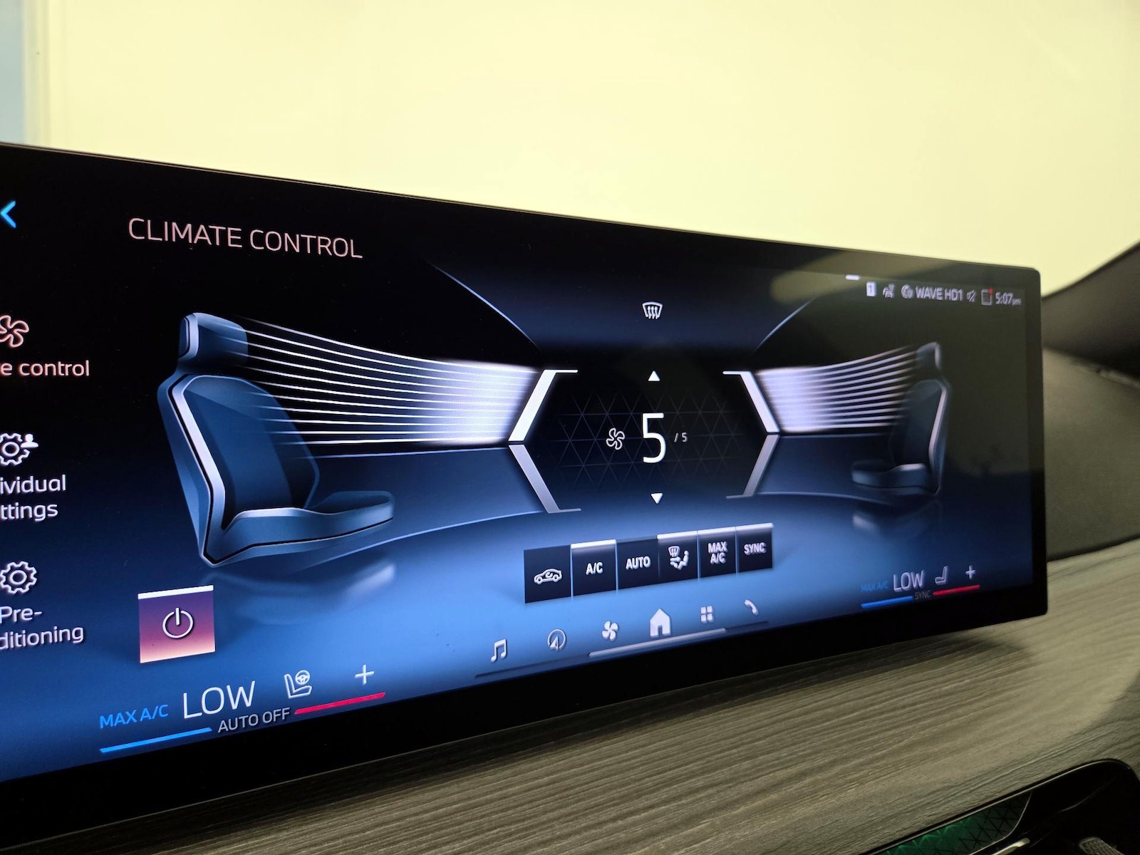 2026 BMW 3 Series 330i - Photo 18