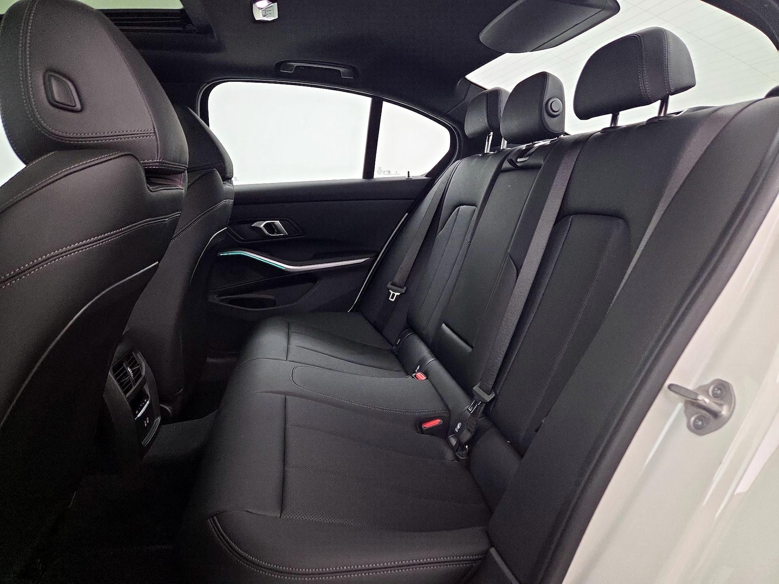 2026 BMW 3 Series 330i - Photo 22