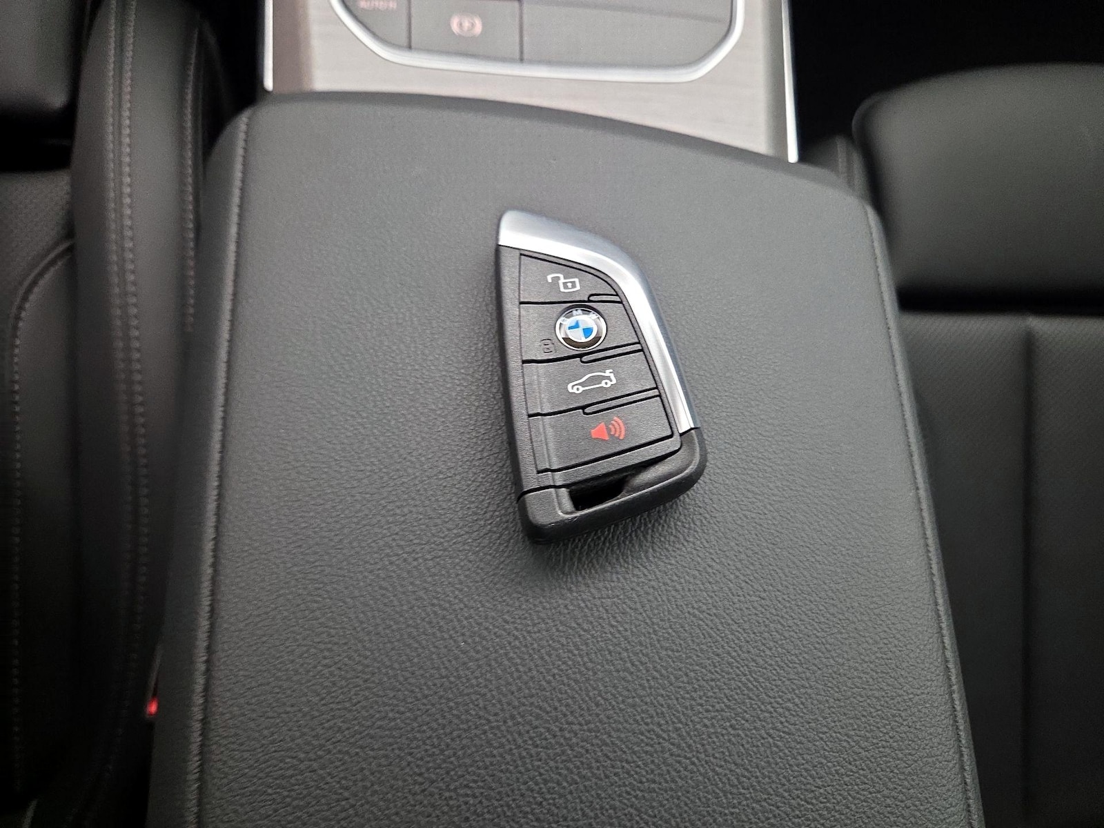 2026 BMW 3 Series 330i - Photo 25