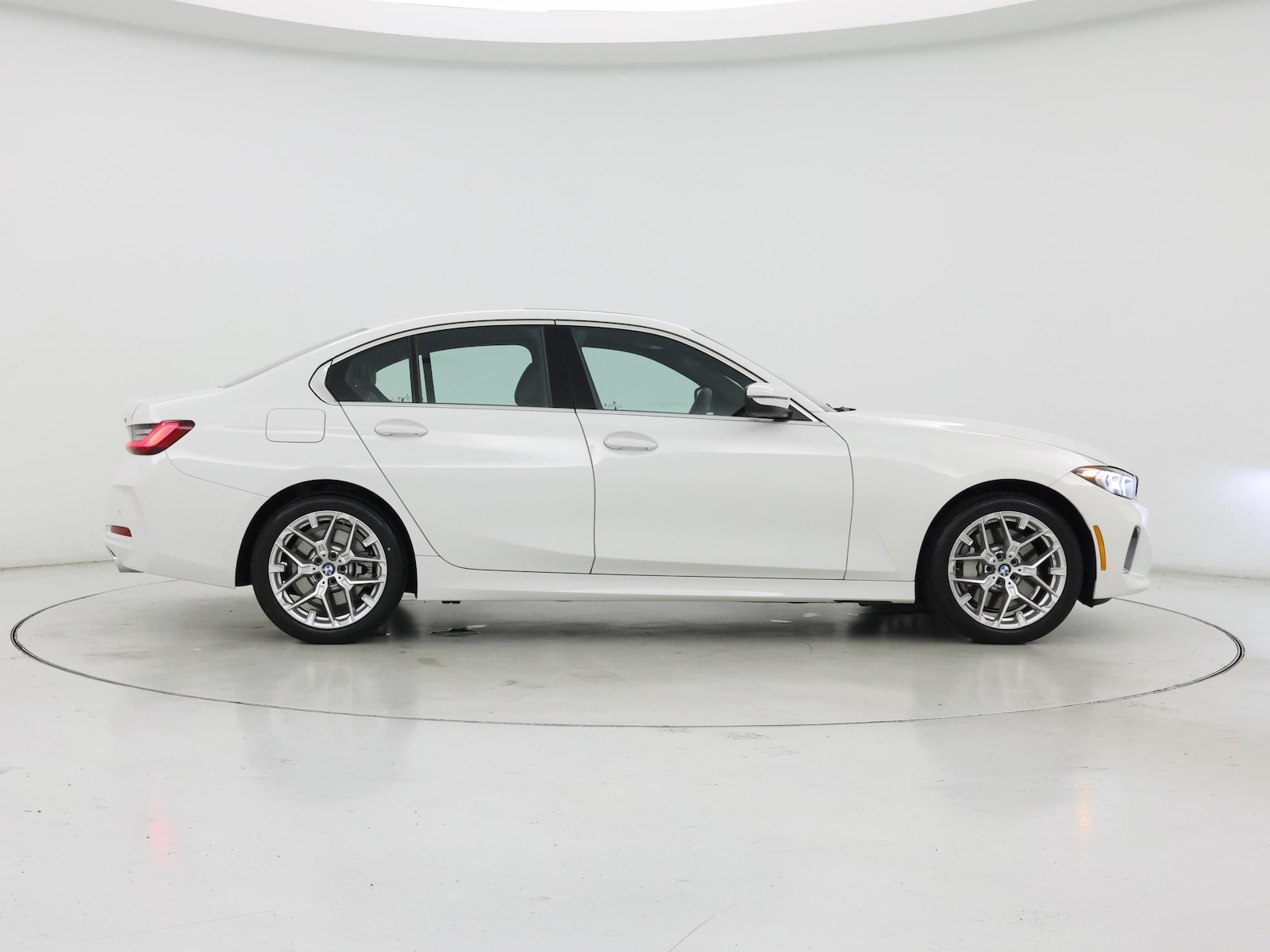 2026 BMW 3 Series 330i - Photo 8