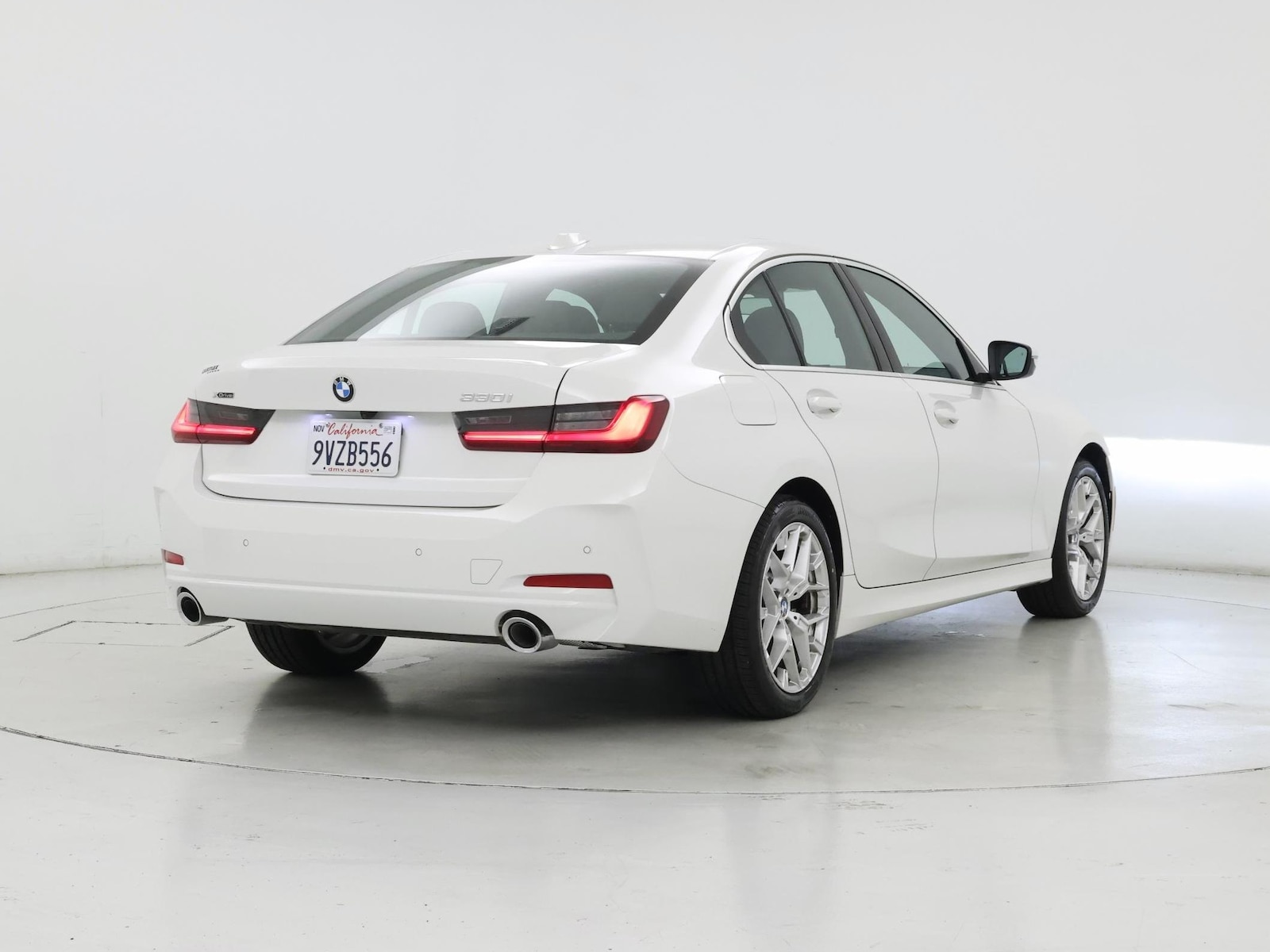 2026 BMW 3 Series 330i - Photo 9