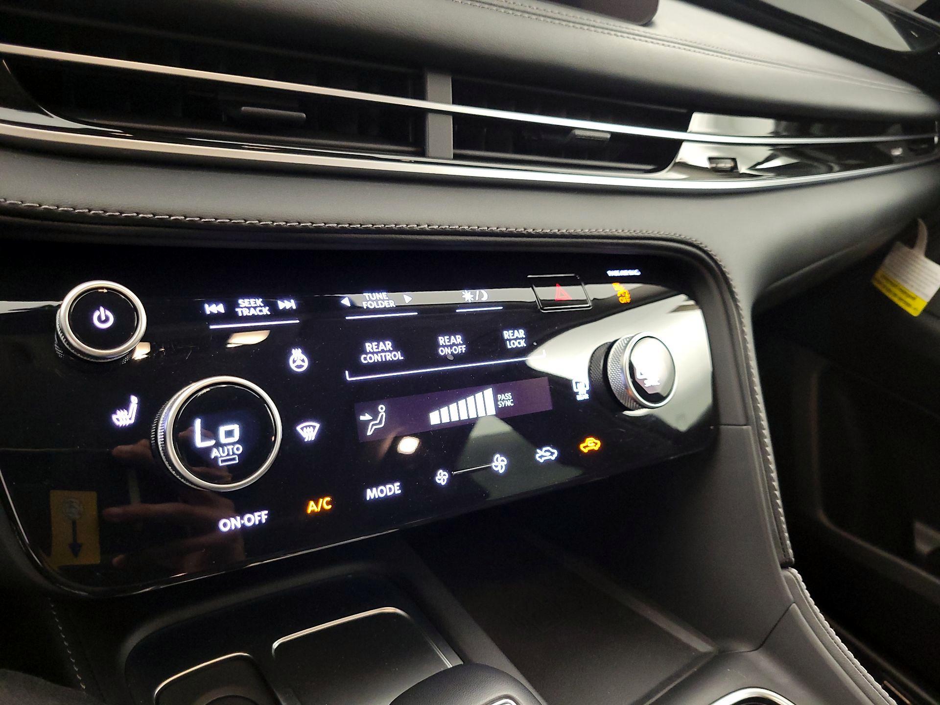 Thumbnail: 2025 INFINITI QX60 - 16