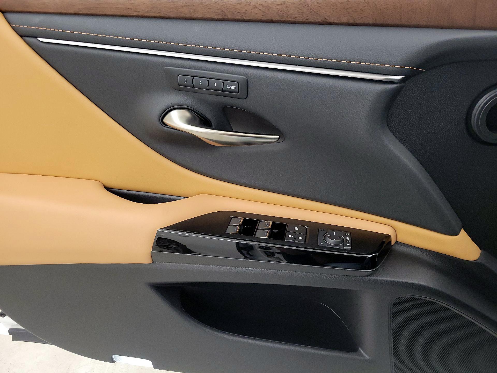 Thumbnail: 2025 Lexus ES - 12