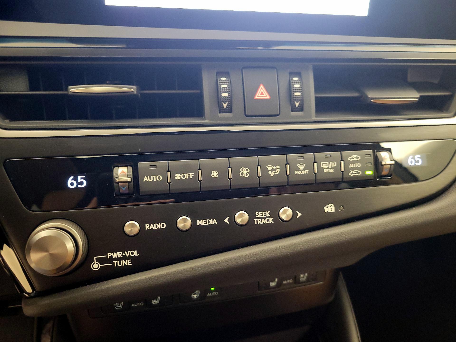 Thumbnail: 2025 Lexus ES - 15