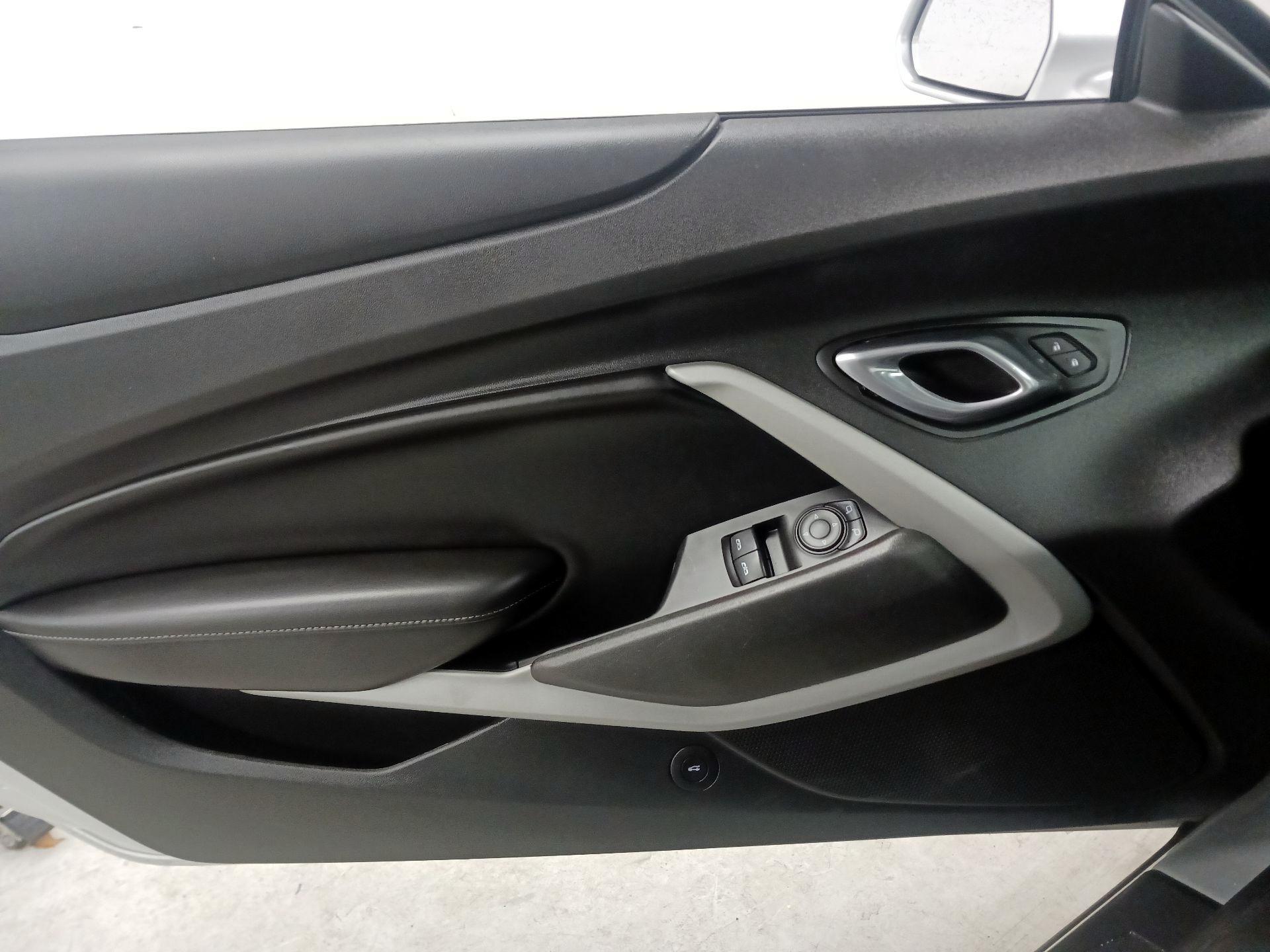 Thumbnail: 2018 Chevrolet Camaro - 12