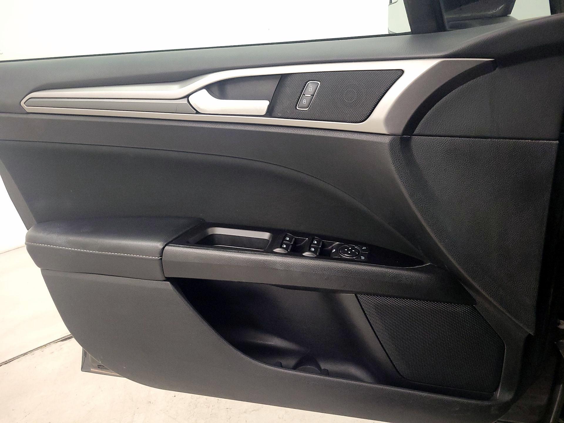 Thumbnail: 2017 Ford Fusion - 12