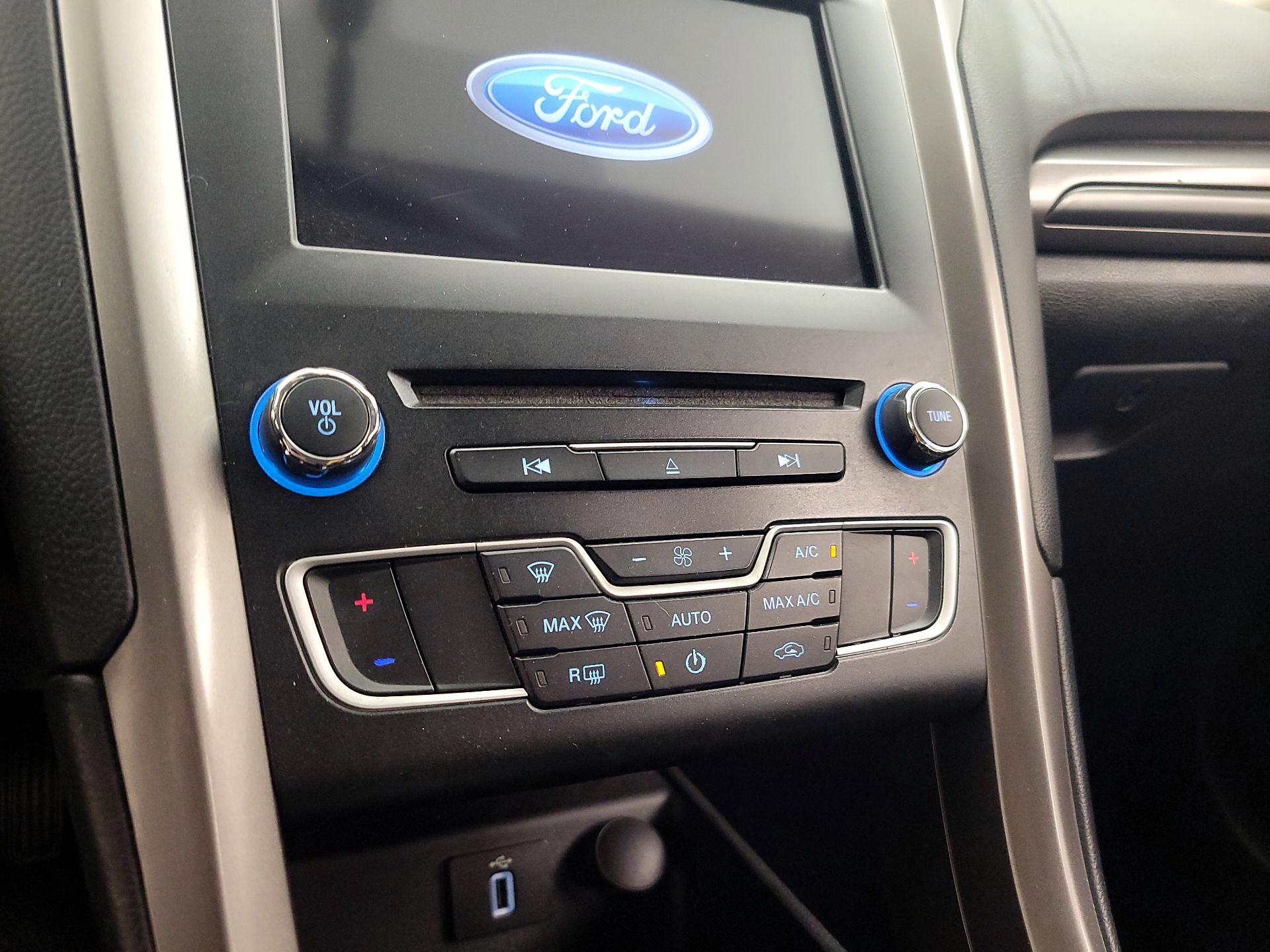 Thumbnail: 2017 Ford Fusion - 16