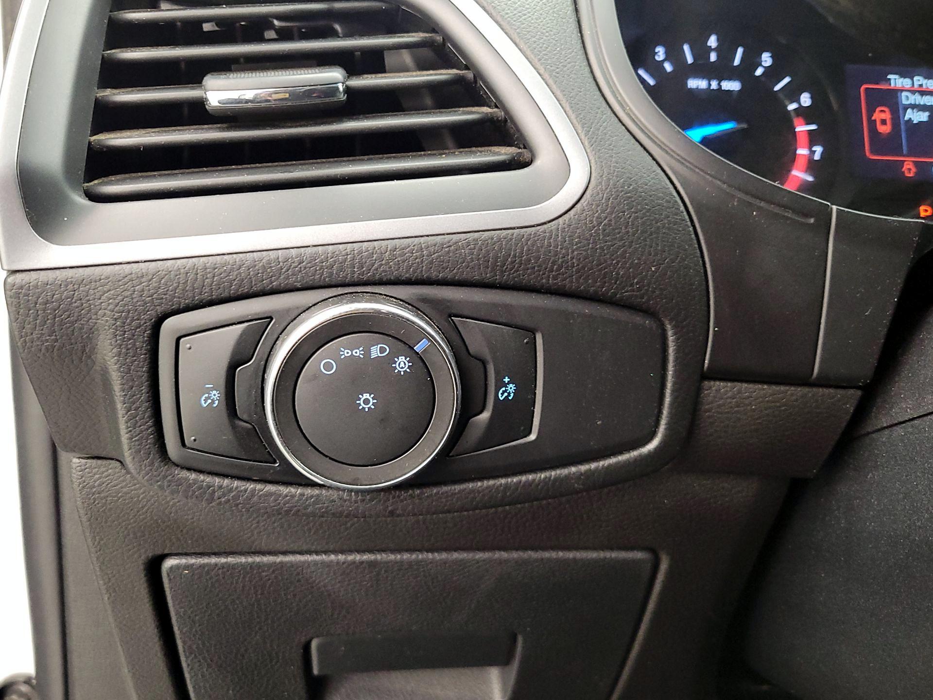 Thumbnail: 2017 Ford Edge - 13