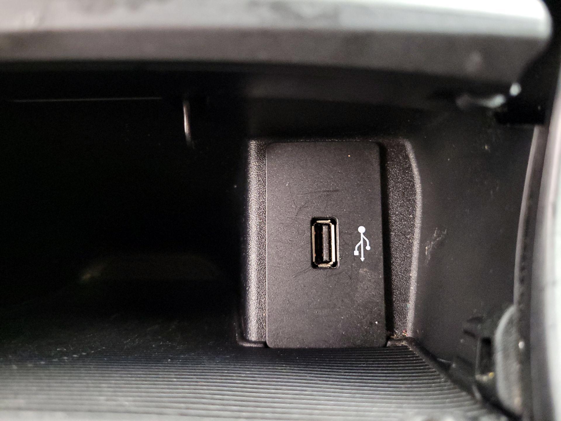 Thumbnail: 2017 Ford Edge - 18