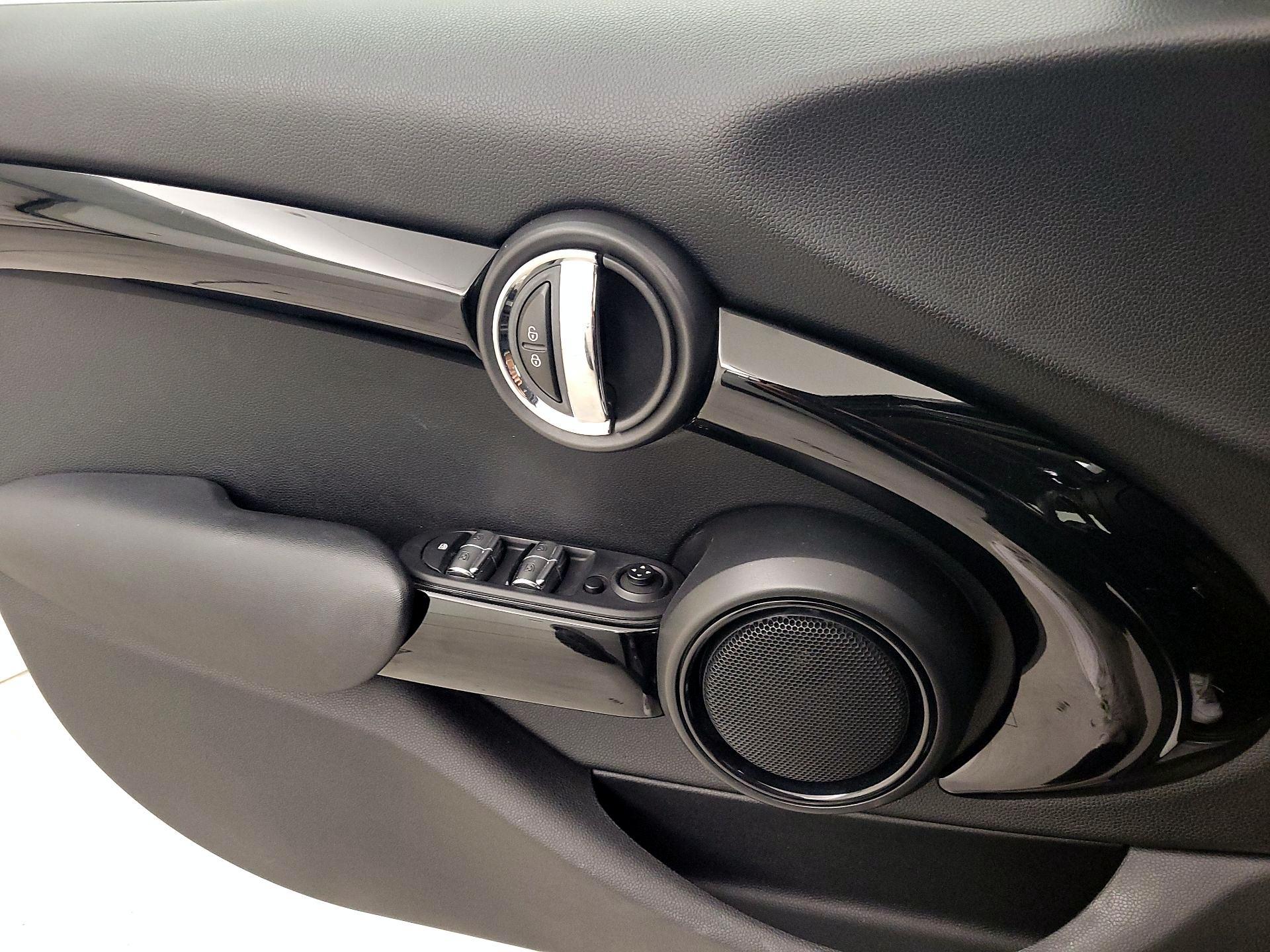 Thumbnail: 2017 MINI Cooper Hardtop - 12