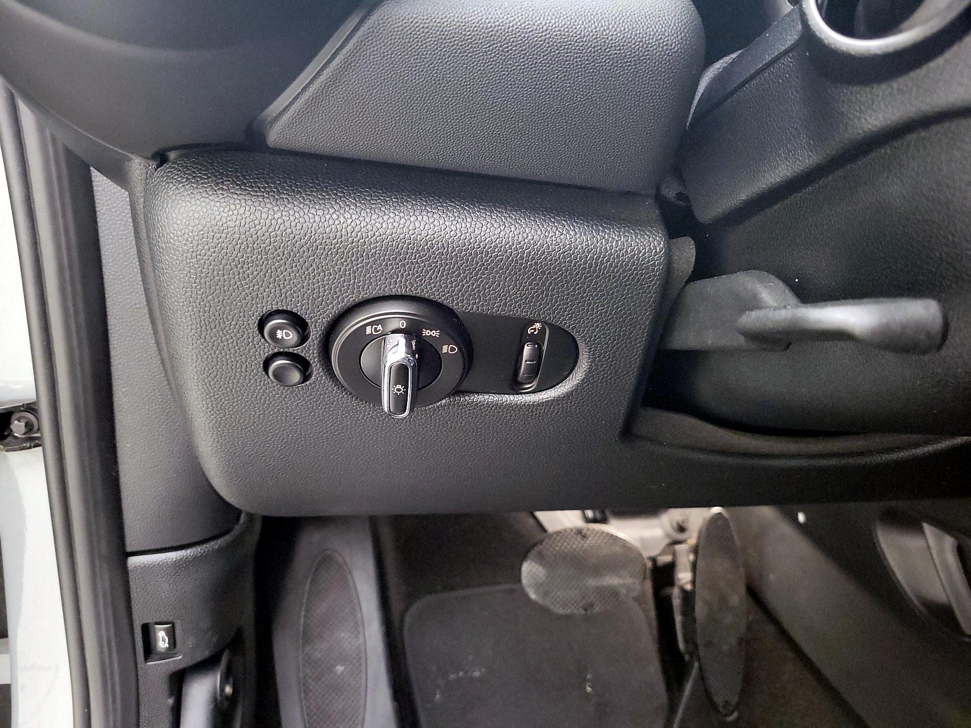 Thumbnail: 2017 MINI Cooper Hardtop - 13