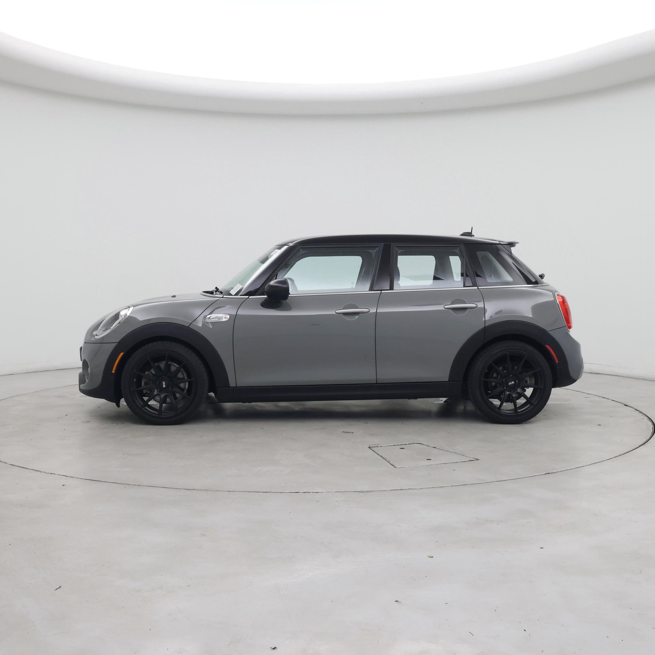 Thumbnail: 2017 MINI Cooper Hardtop - 3