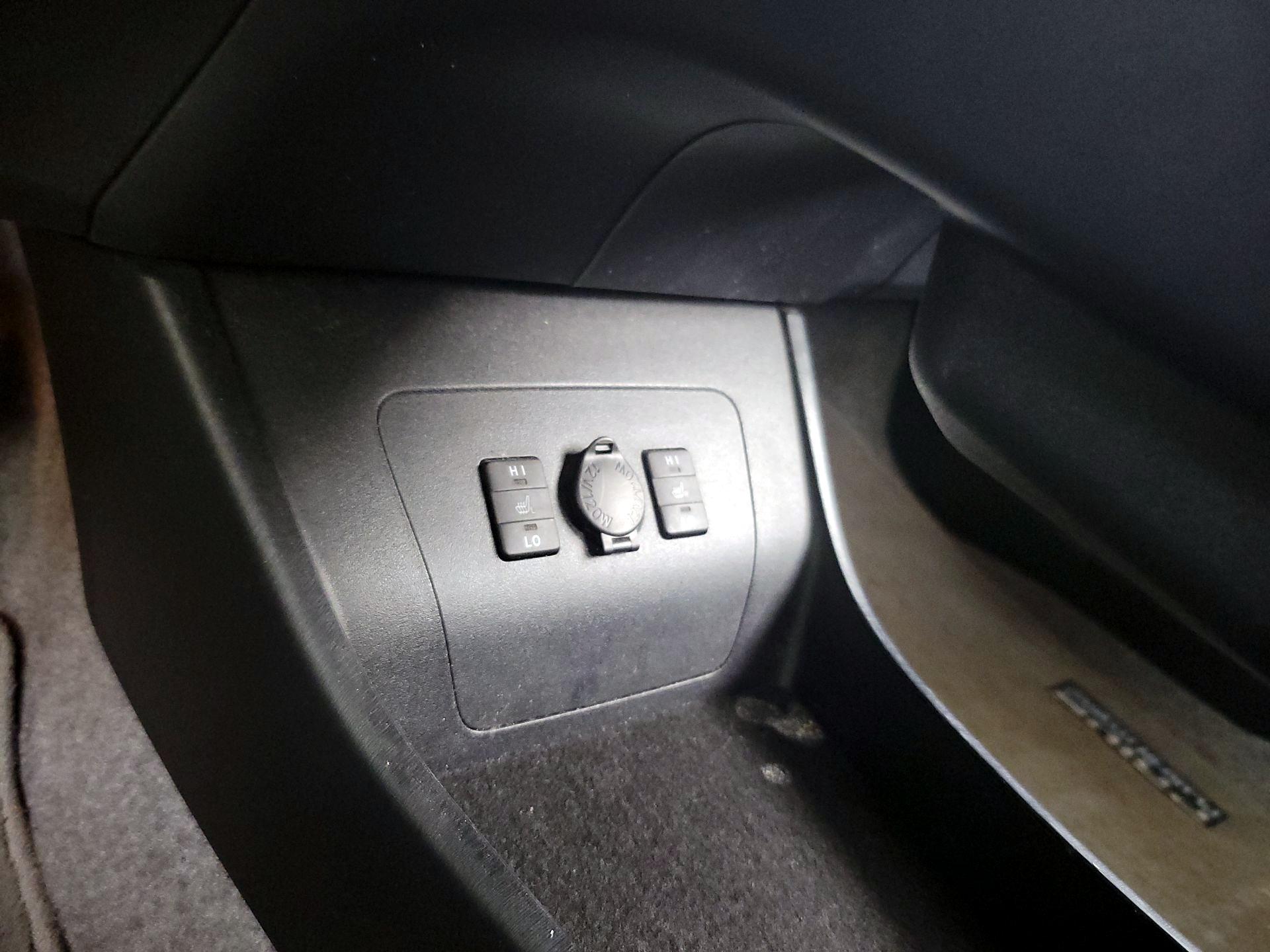 Thumbnail: 2014 Toyota Prius - 18