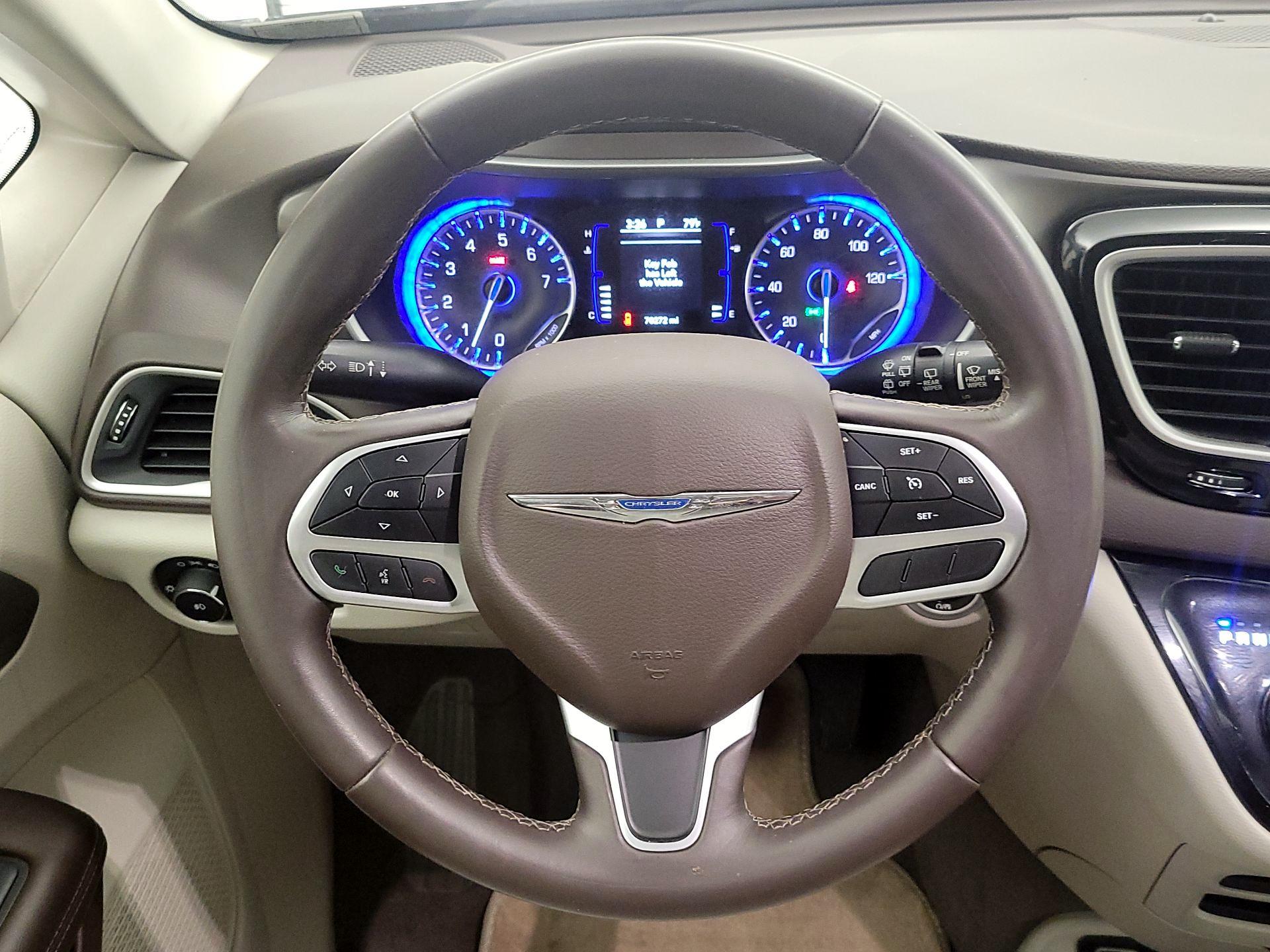 Thumbnail: 2018 Chrysler Pacifica - 10