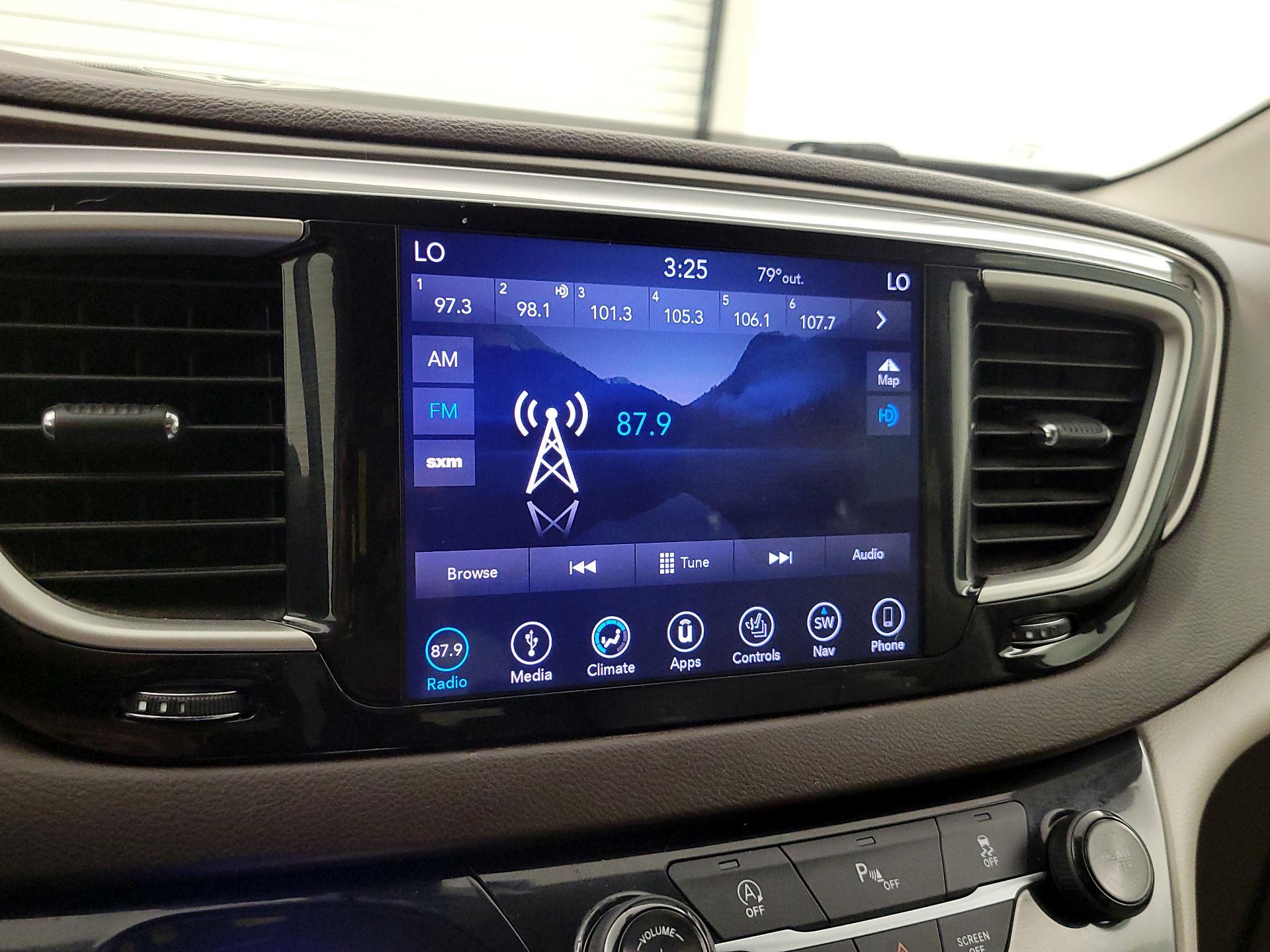 Thumbnail: 2018 Chrysler Pacifica - 16